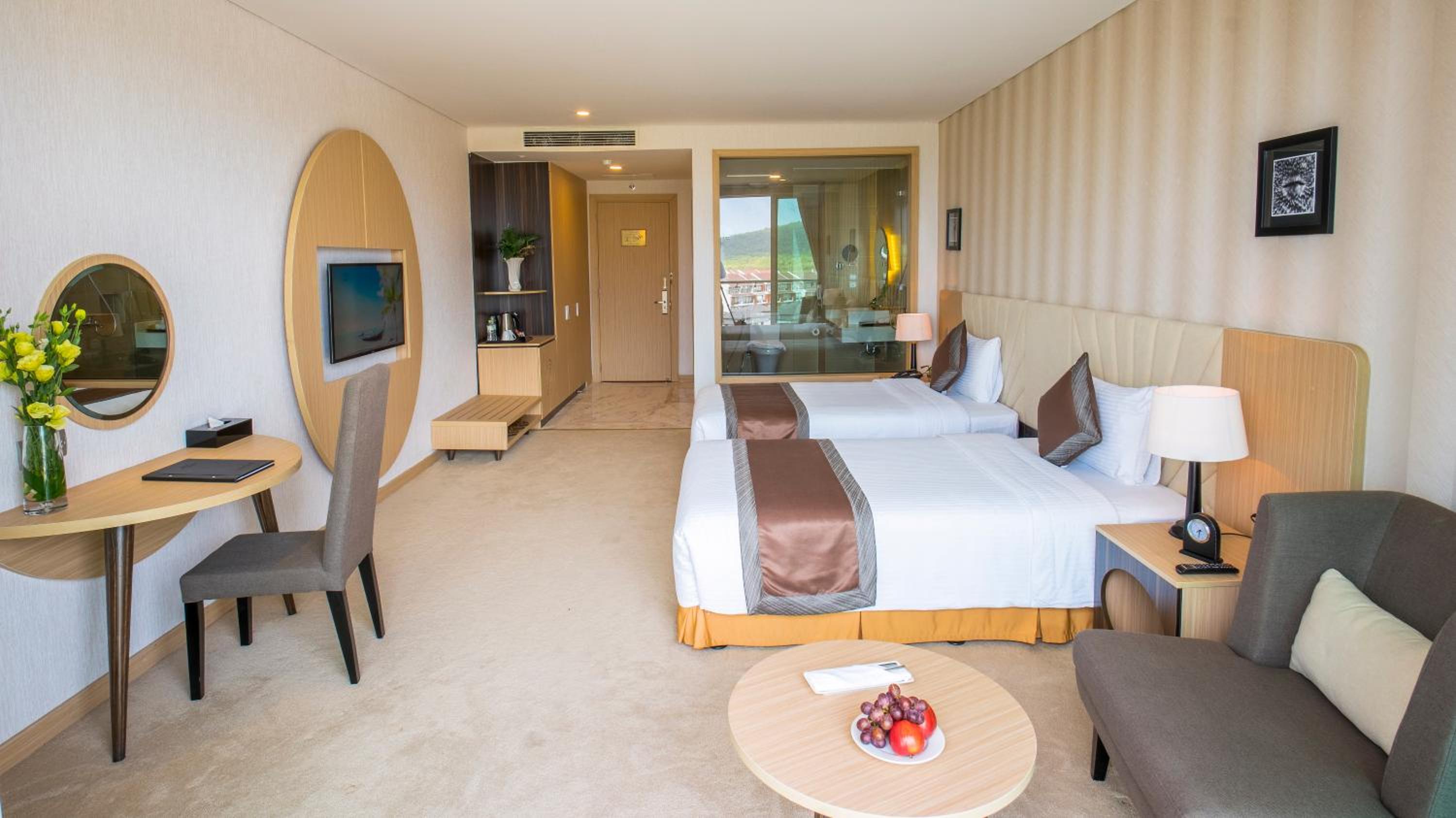 Deluxe Twin Room with Balcony and Mountain View - High Floor