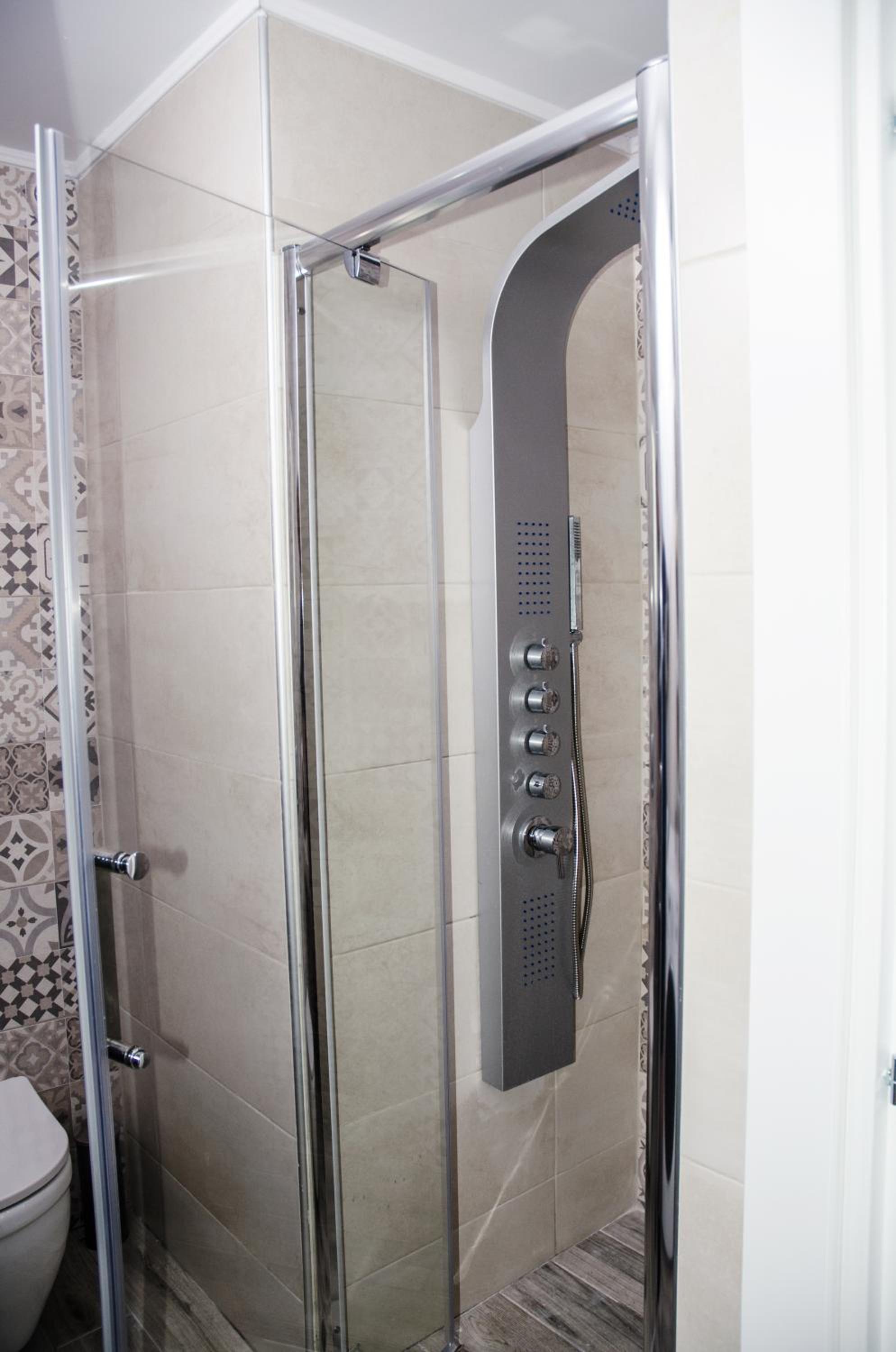 One-Bedroom Apartment - Photo 6