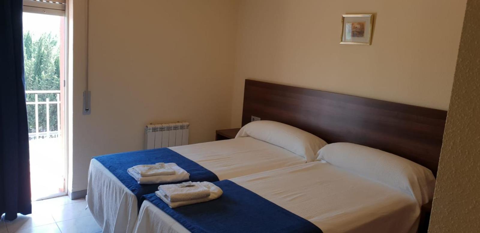 Double Room with Lake View - Photo 2