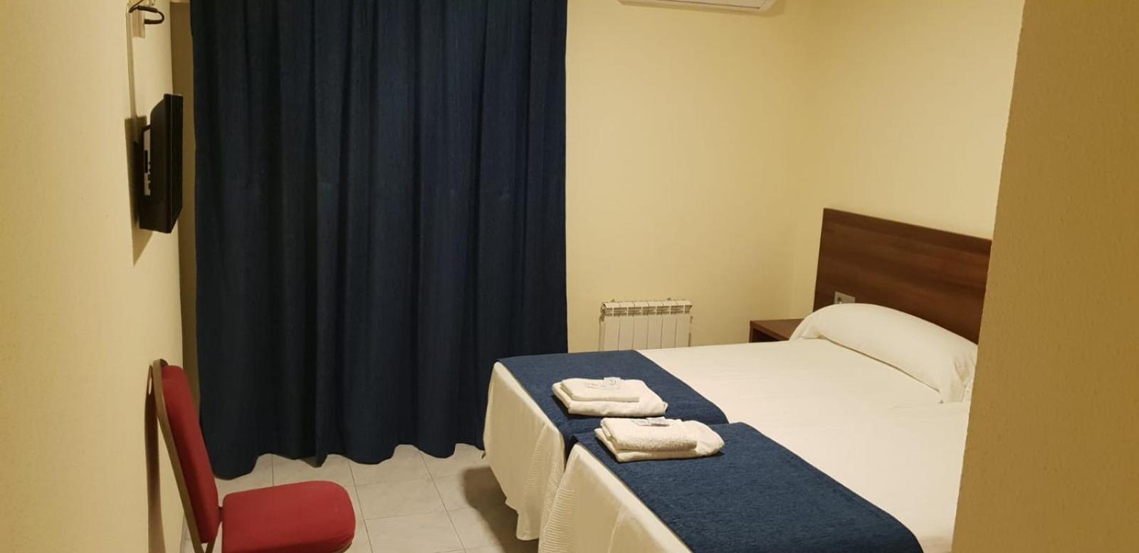 Double Room with Lake View - Photo 7