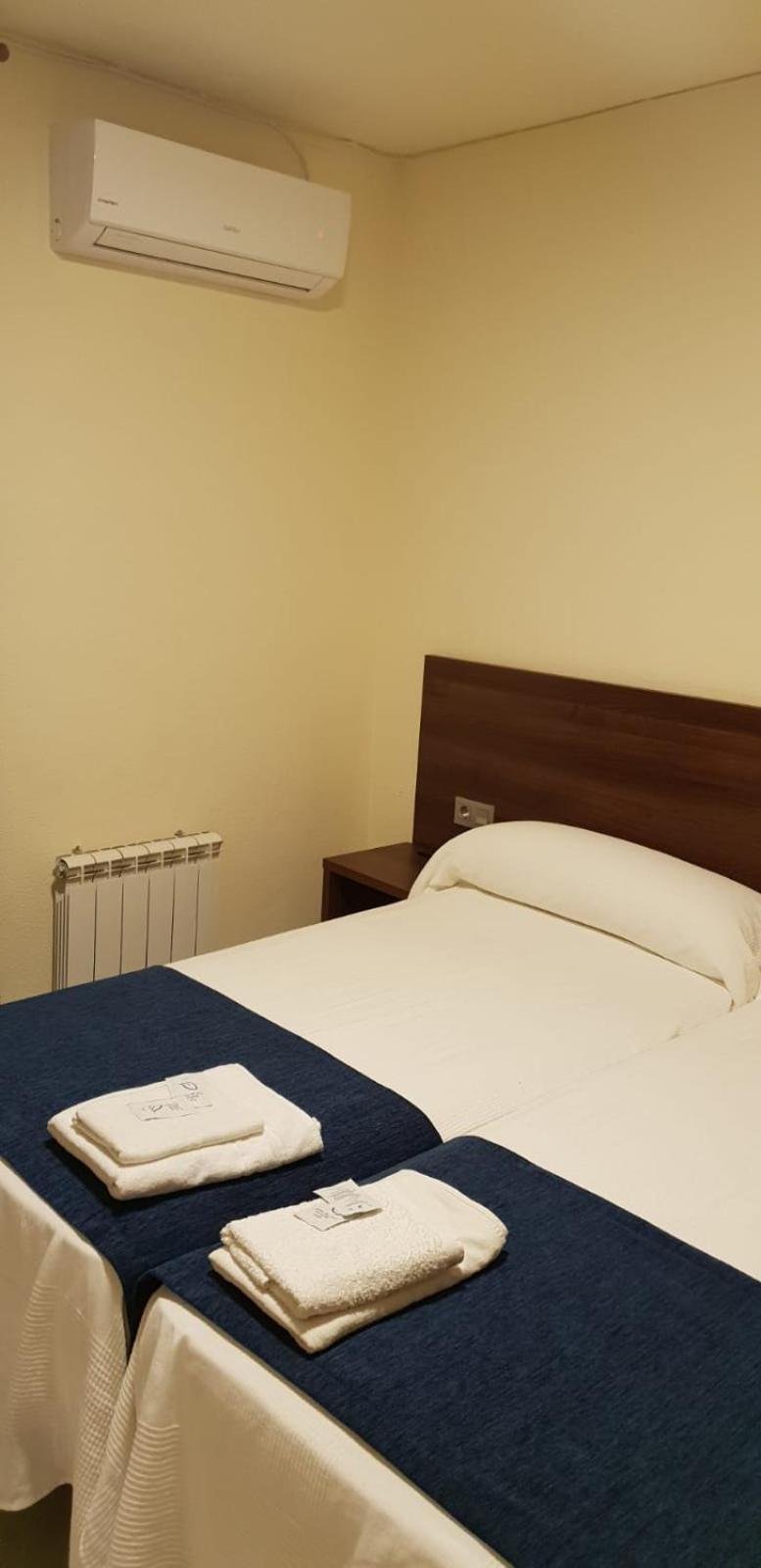 Double Room with Lake View - Photo 5
