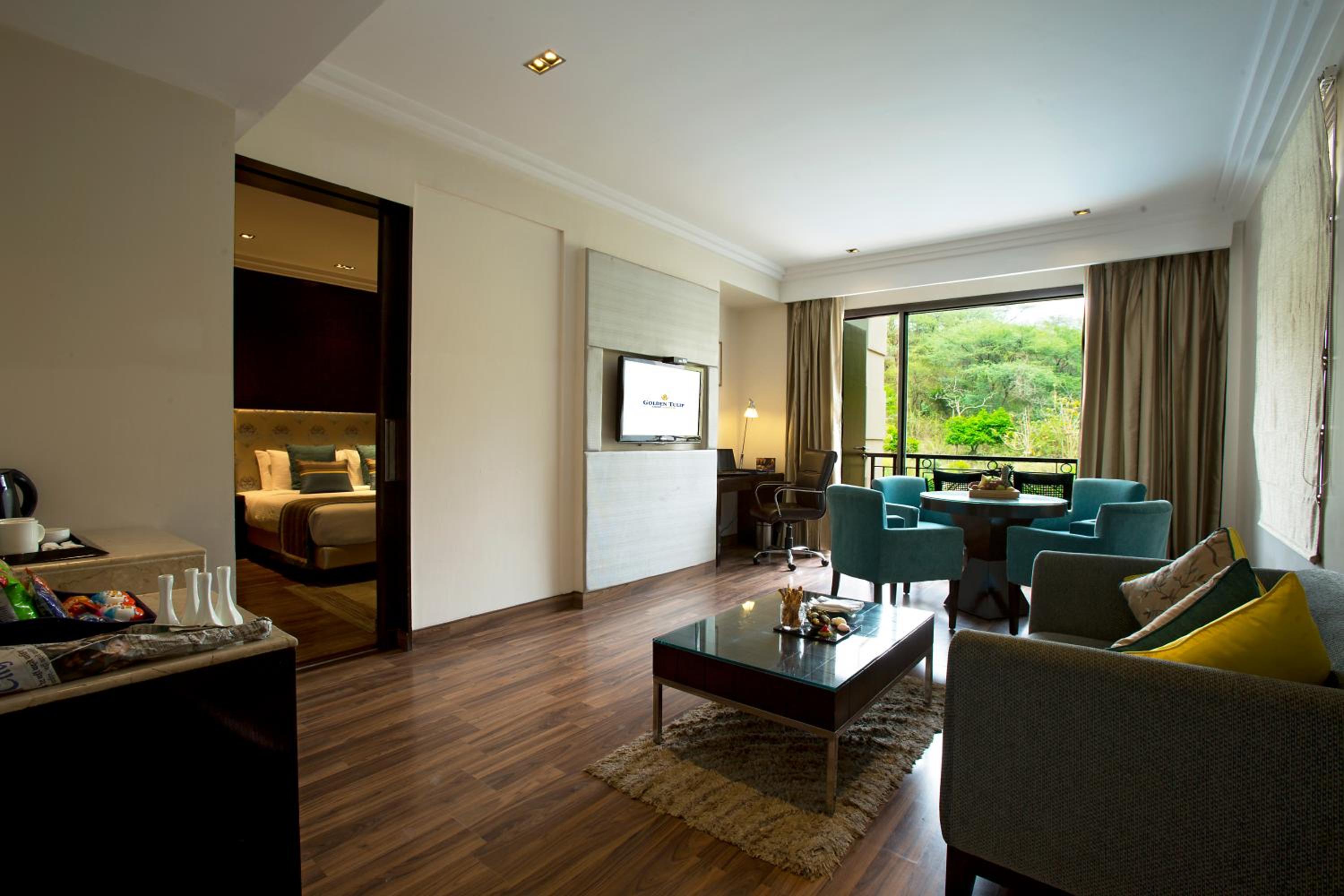Suite - Photo 1