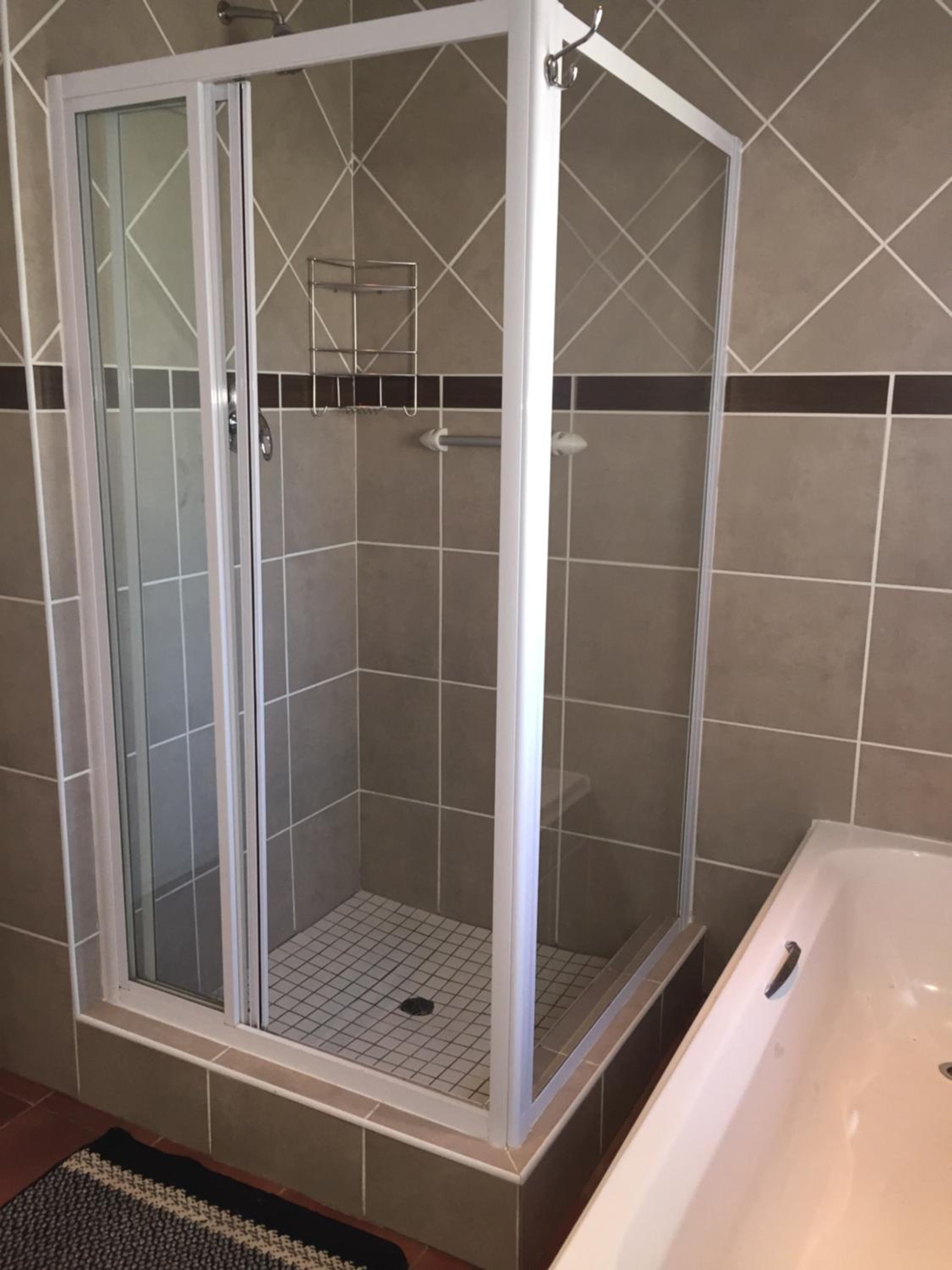 Family Room with Private Bathroom photo 2