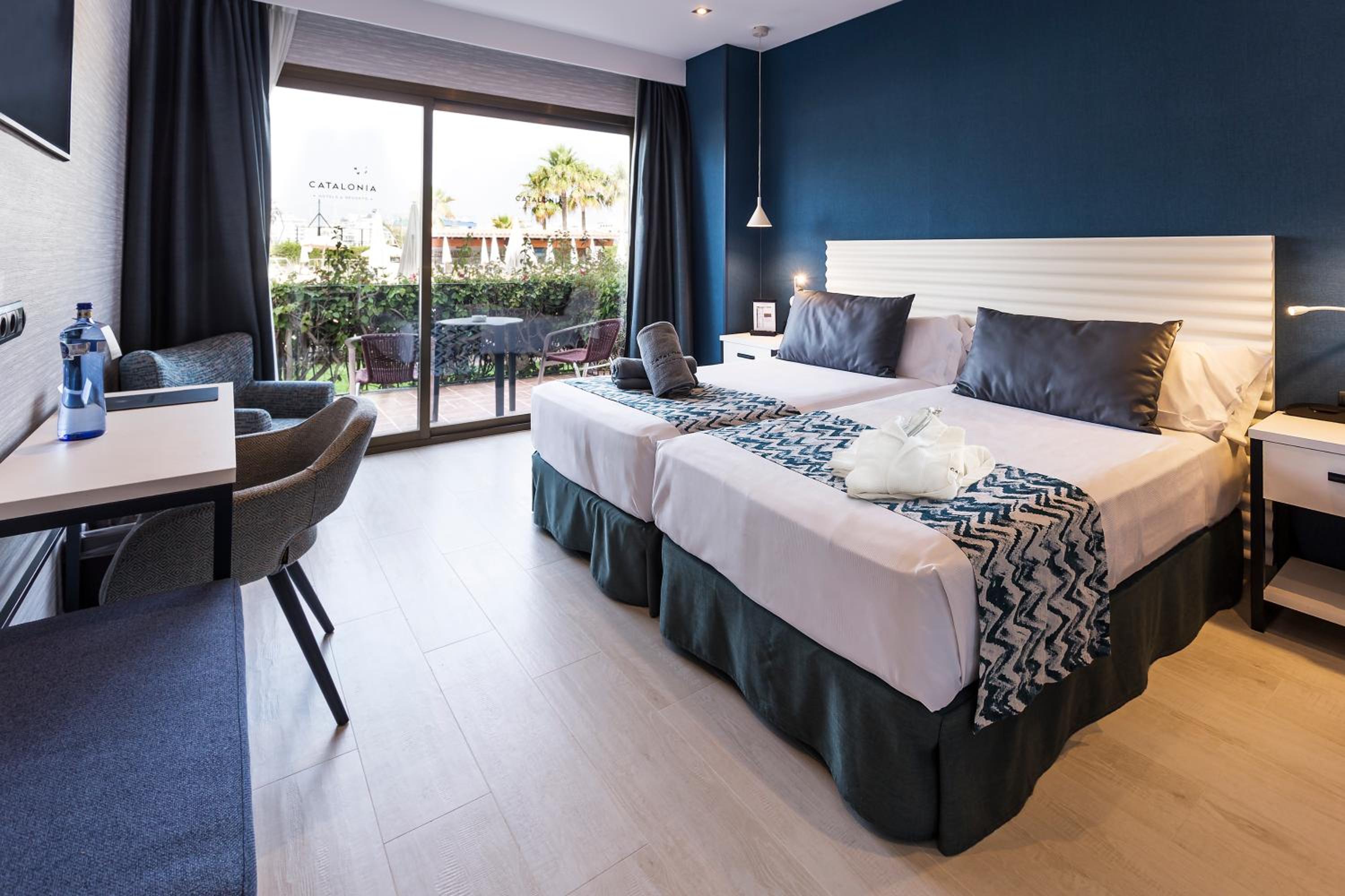 Deluxe Double Room with Balcony and Sea View photo 3