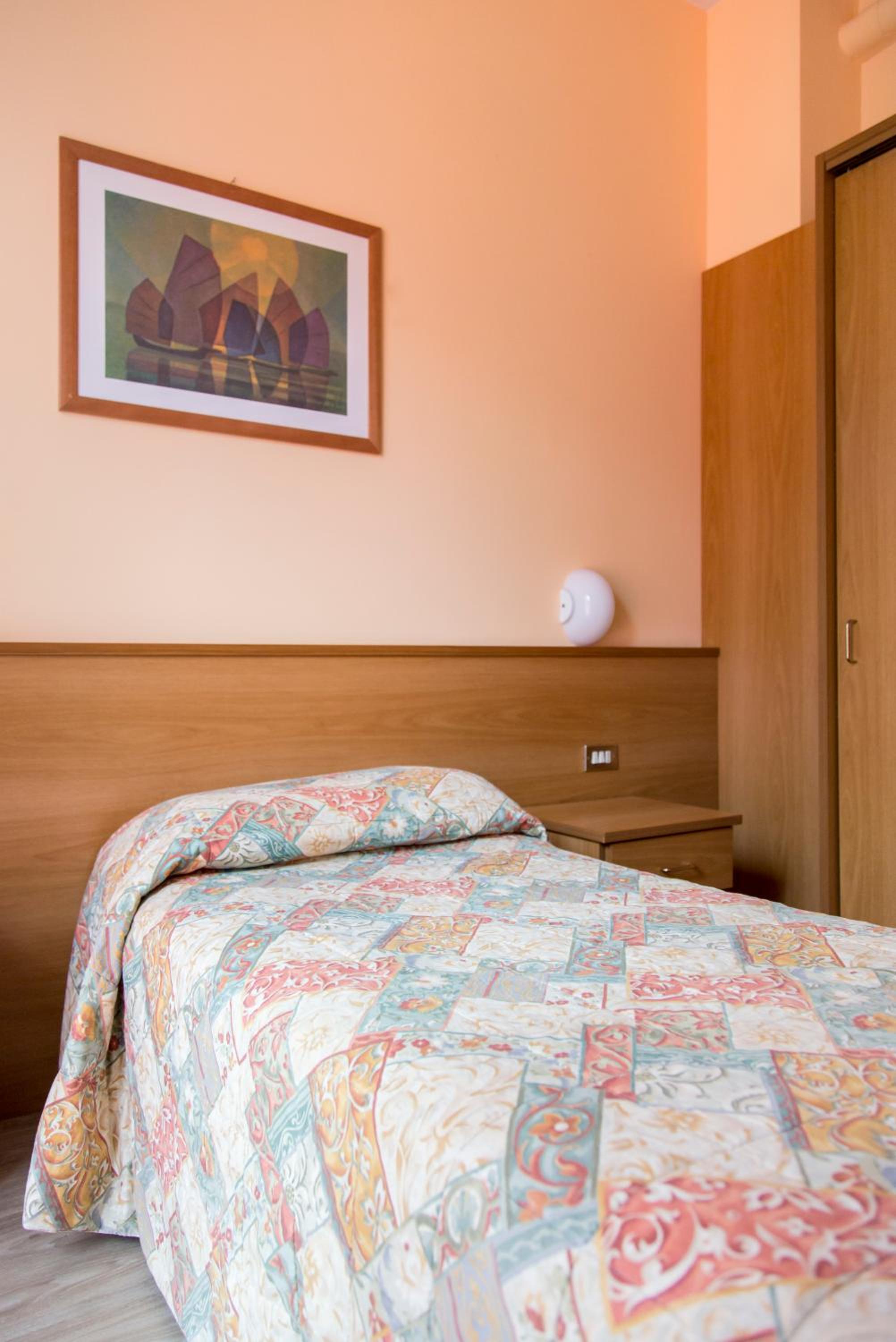Triple Room - Photo 6