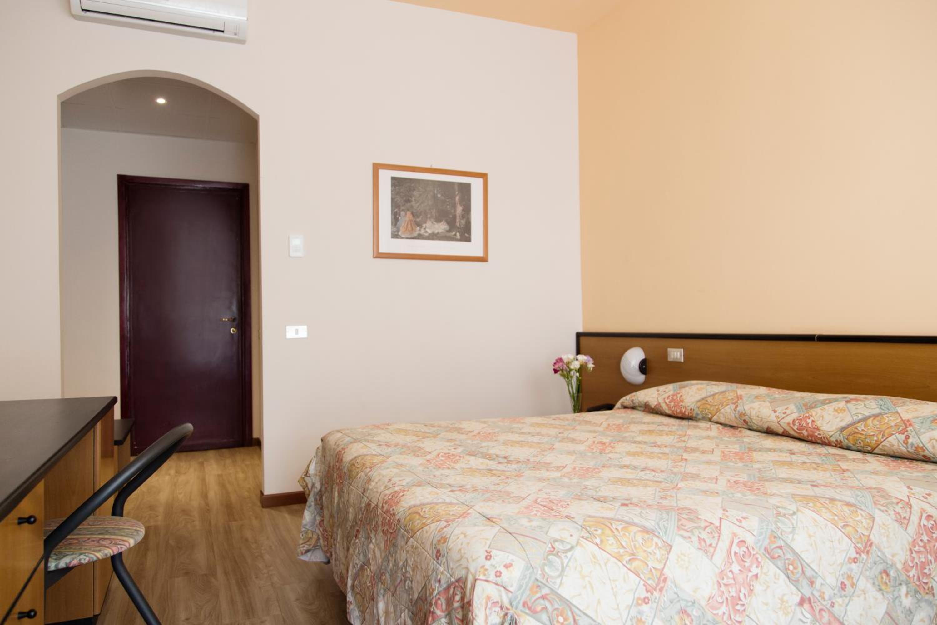Double Room - Photo 3