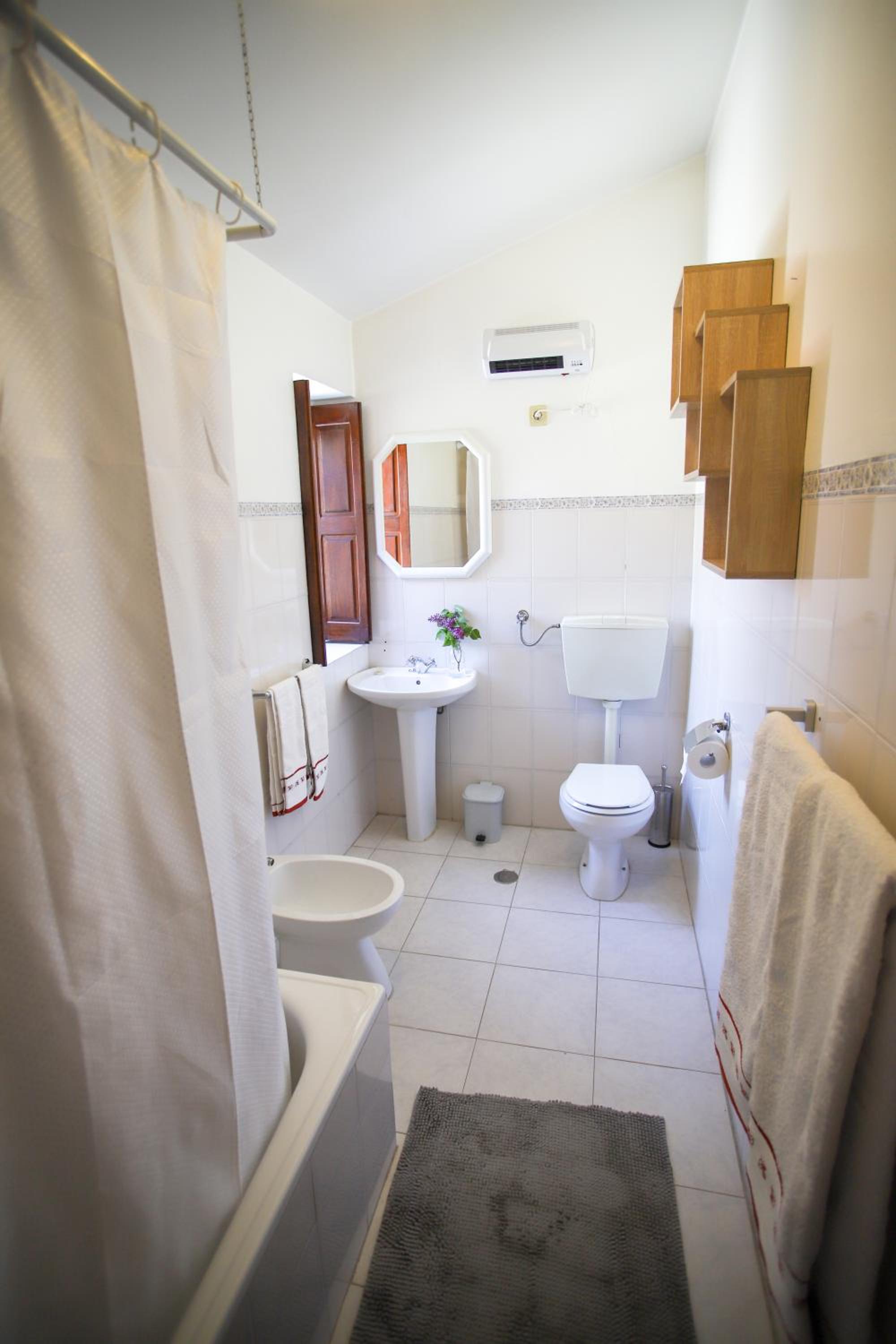 Double Room - Photo 29