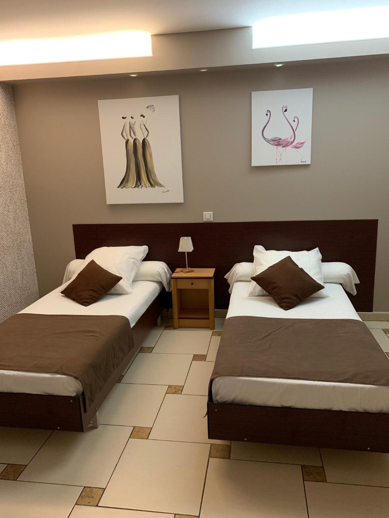 Double or Twin Room - Photo 2