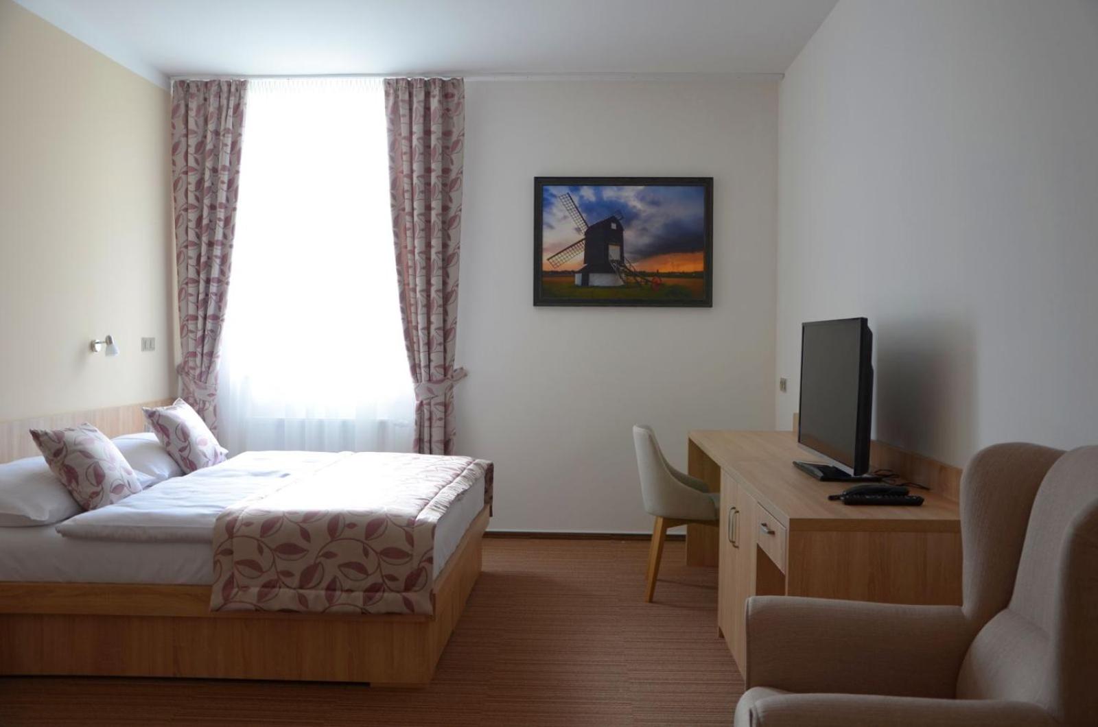 Double or Twin Room - Photo 10