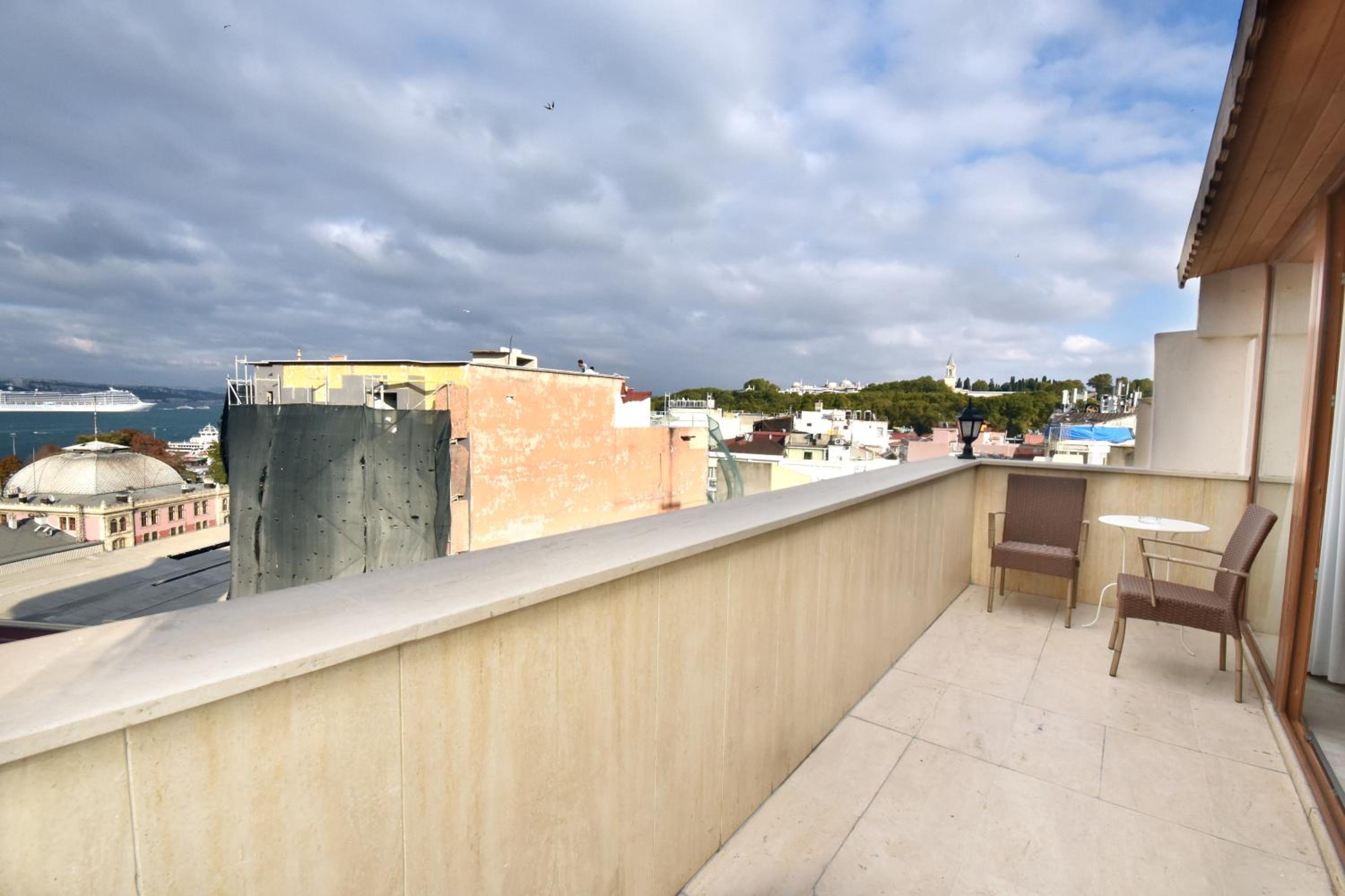 Suite with Terrace and Partial Sea View photo 2