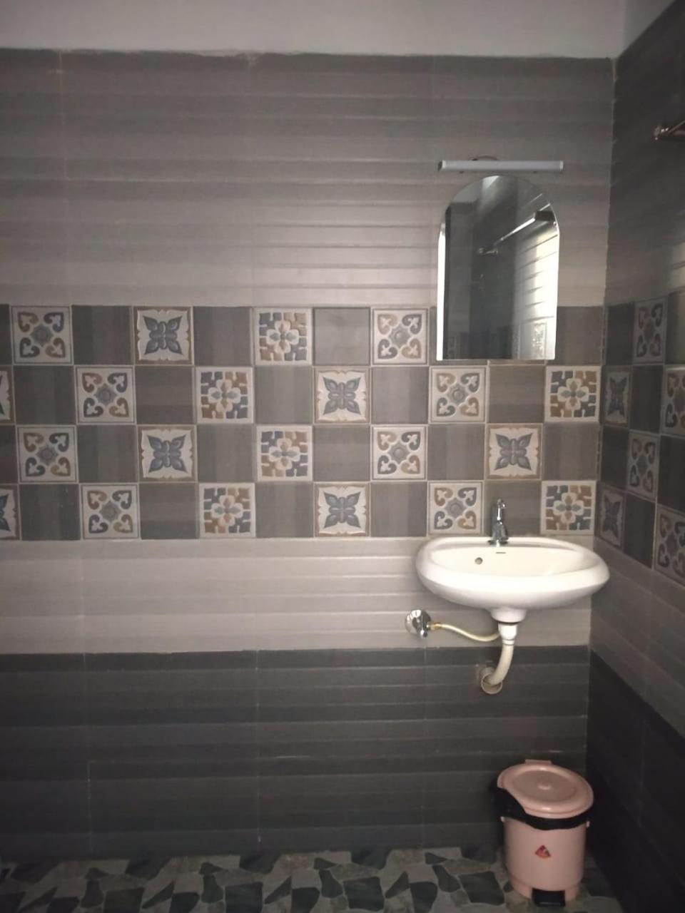 Queen Room - Photo 13