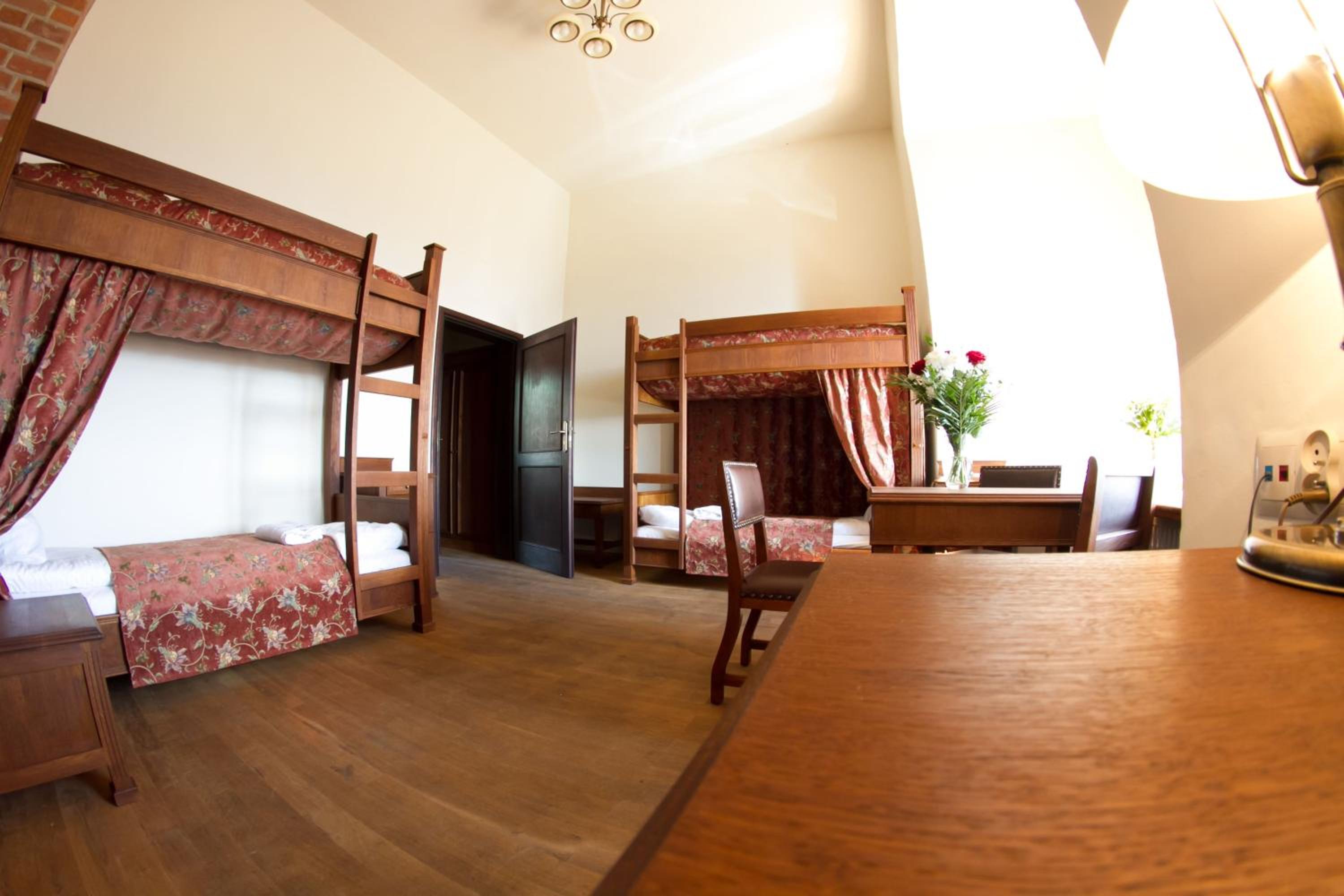 Family Room (6 Adults) photo 2