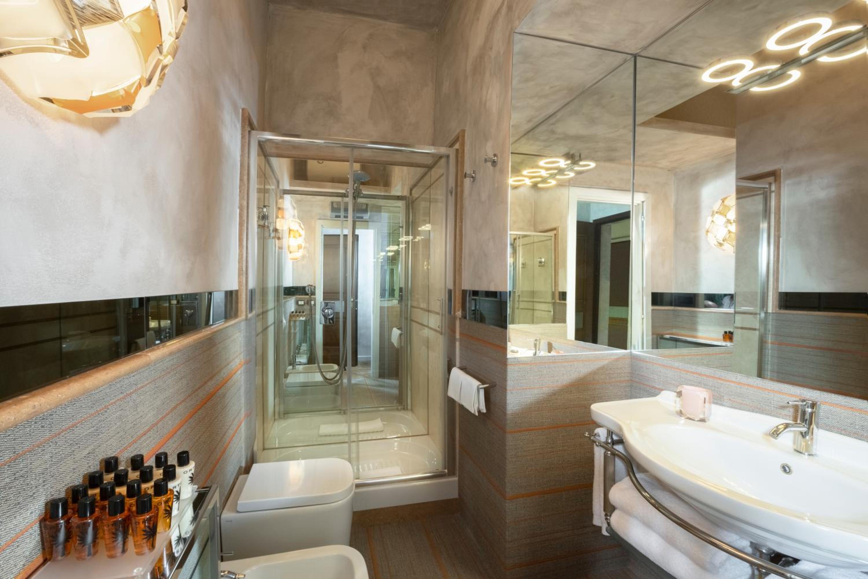 Family Suite with Courtyard View photo 3