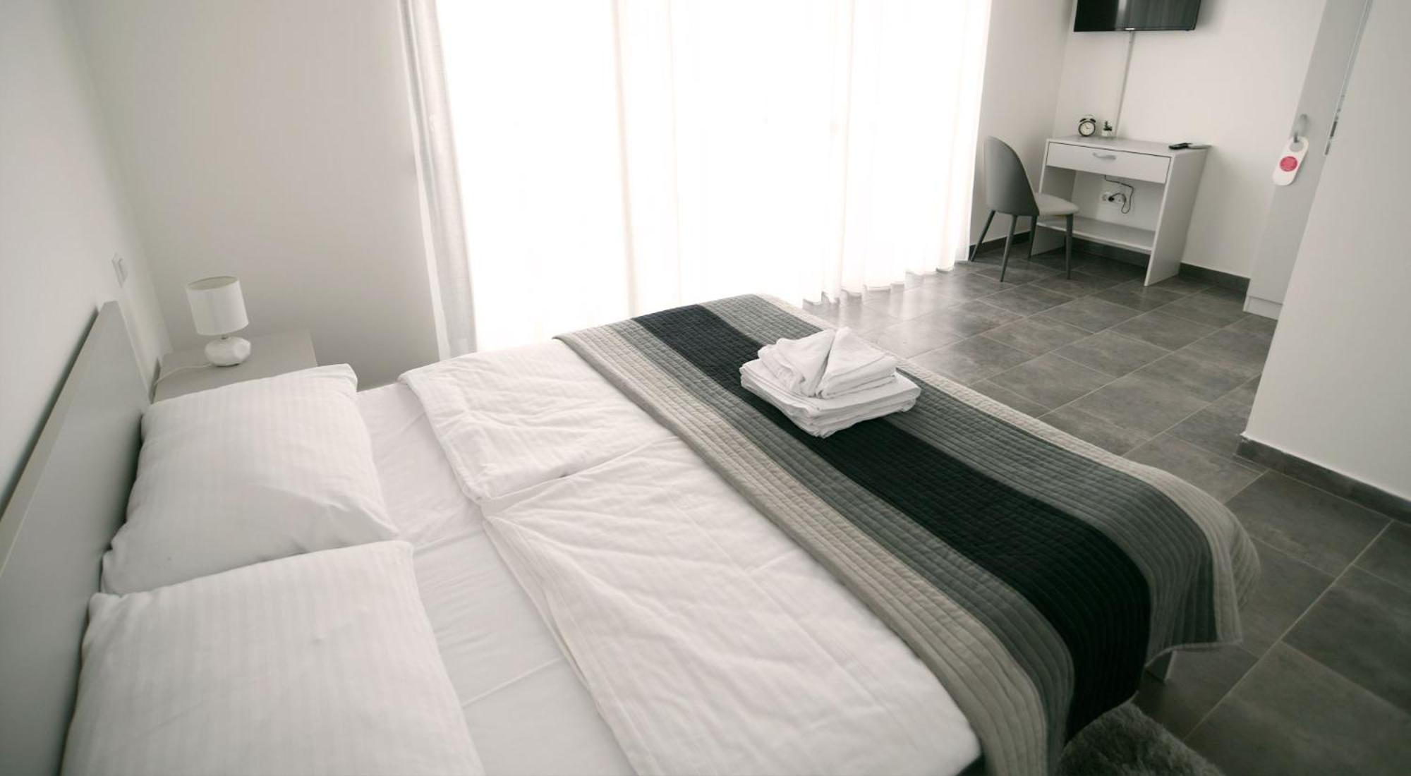 Double Room with Balcony - Photo 1