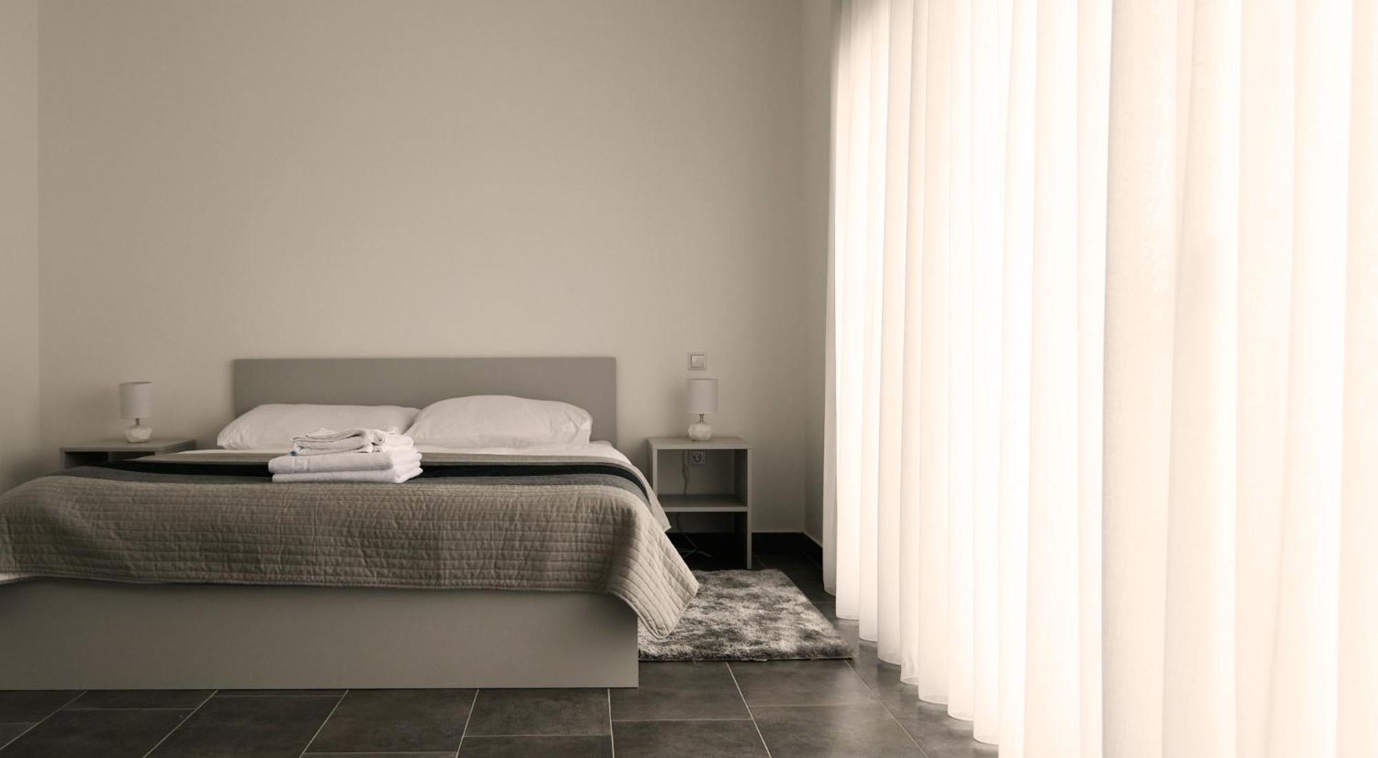 Double Room with Balcony - Photo 9