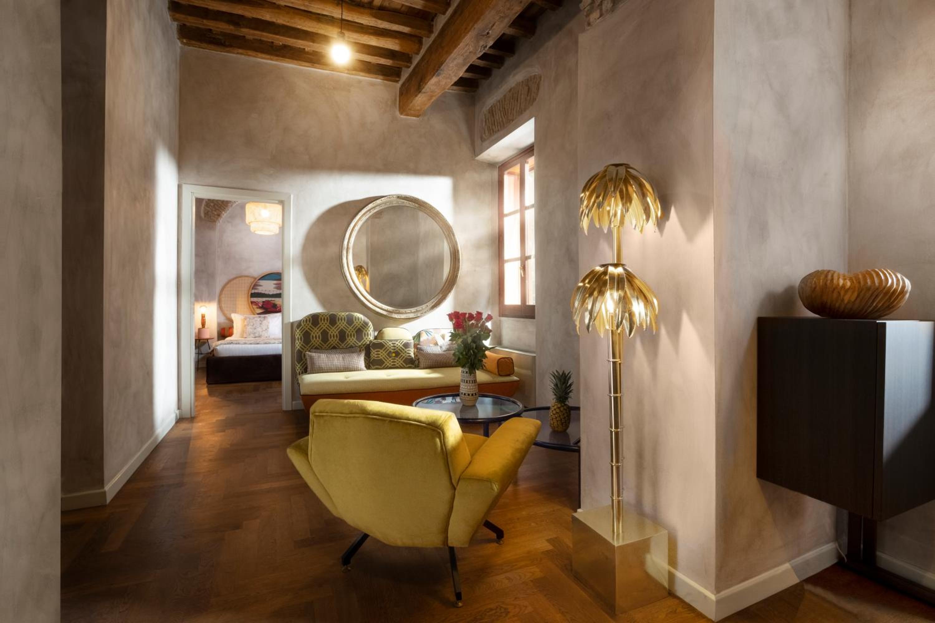 Suite with Courtyard View photo 3
