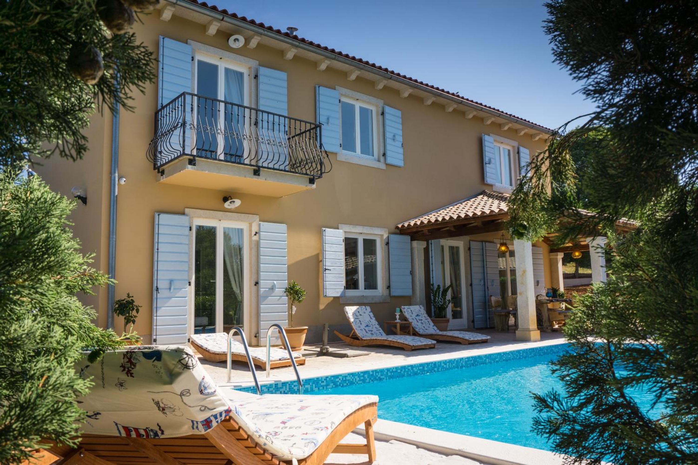 Villa photo 2