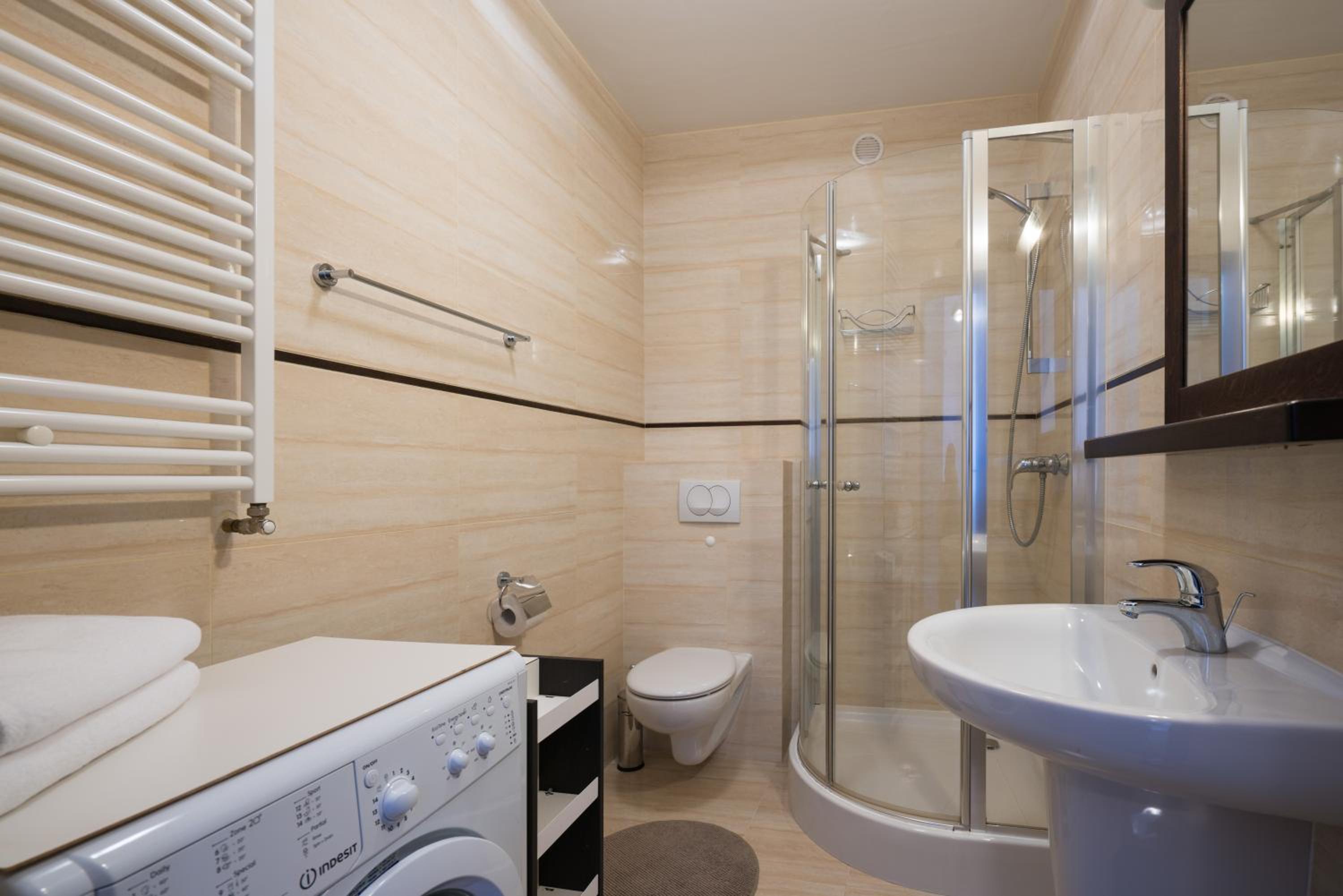 Apartment with Mountain View - Photo 7