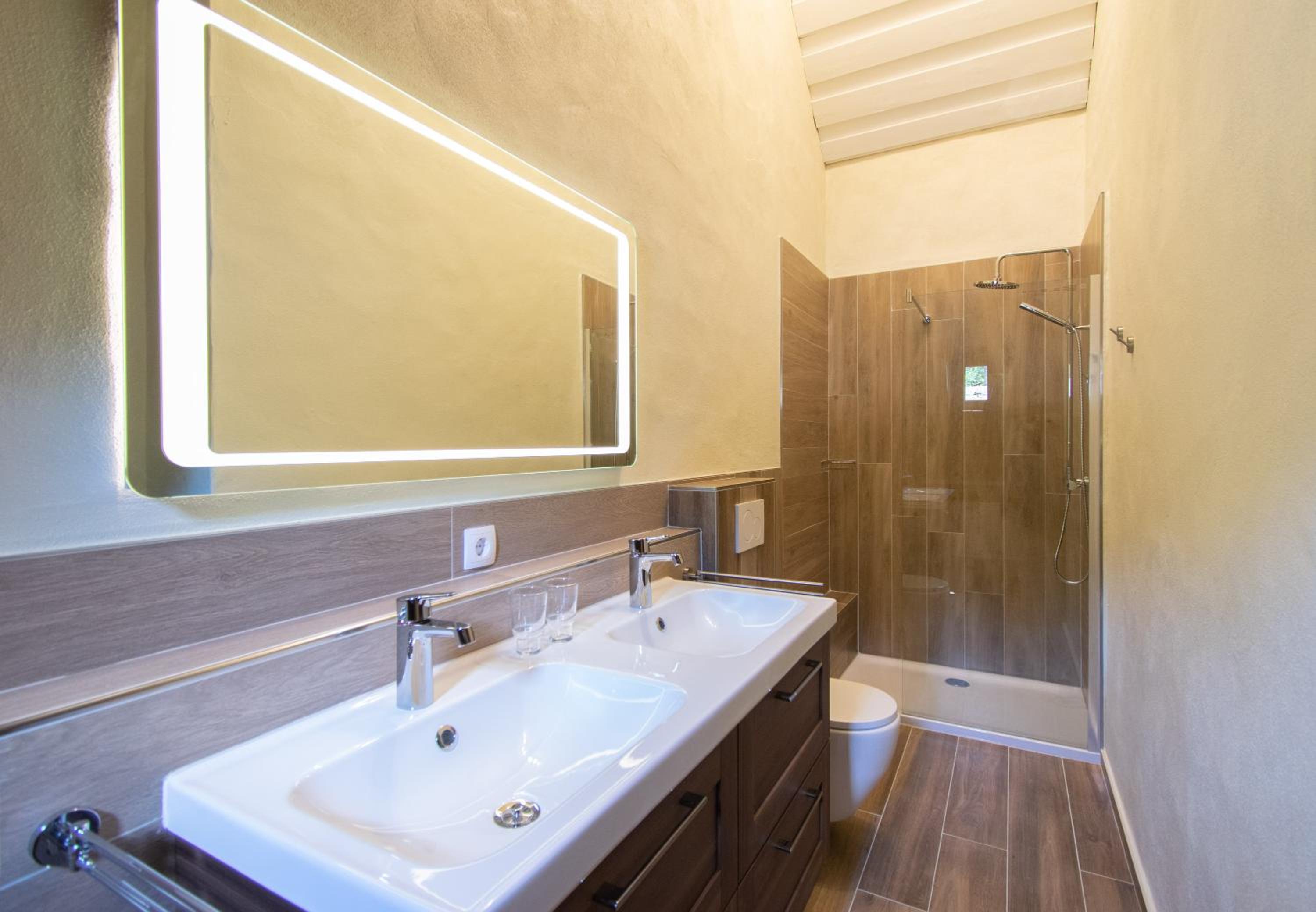 Twin Room with Shared Bathroom photo 2