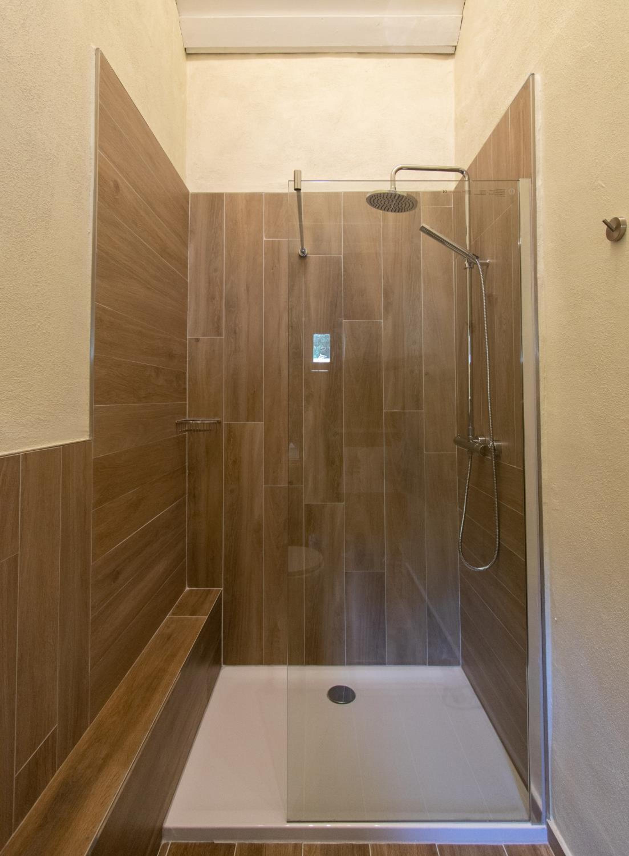 Single Room with Shared Bathroom photo 2