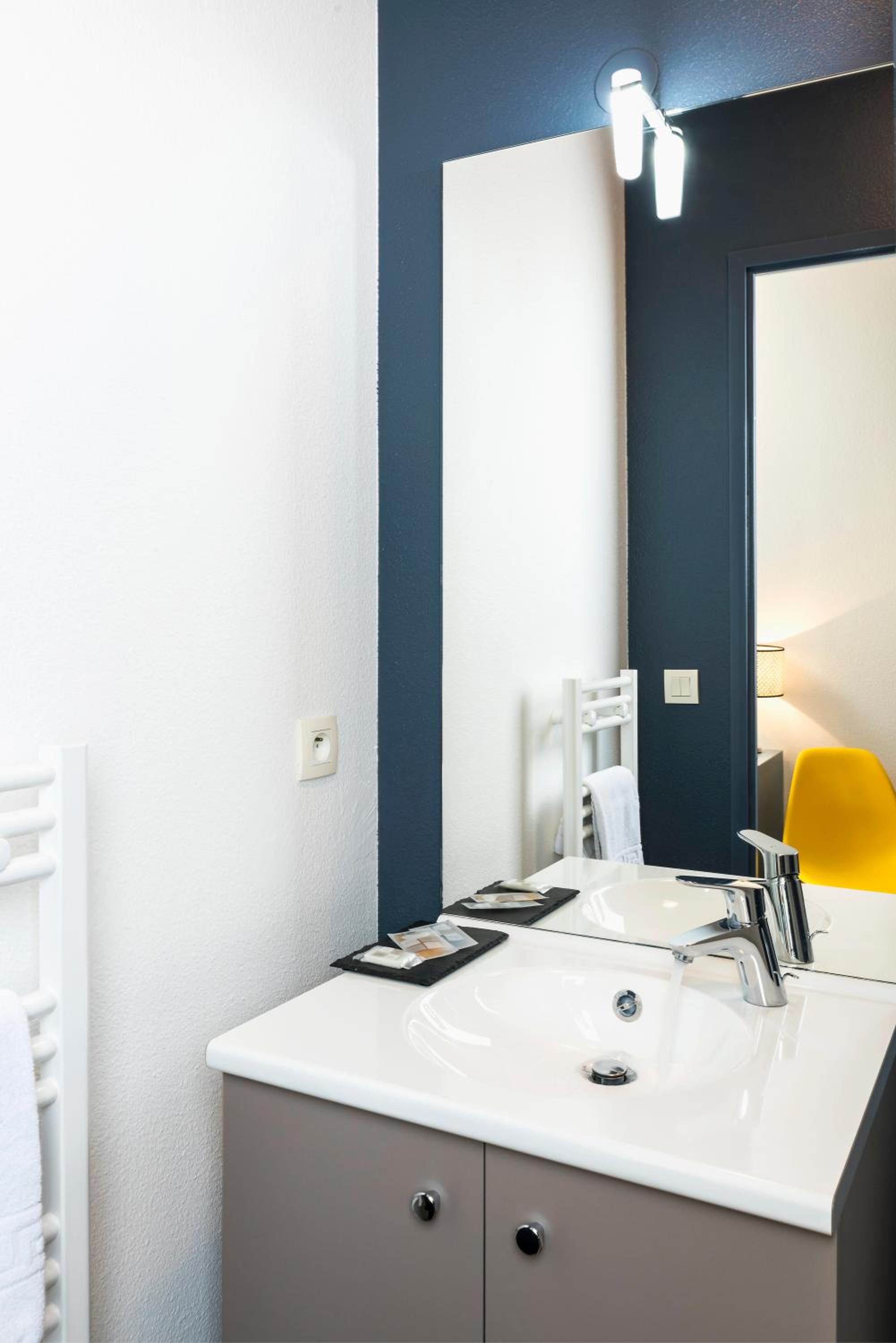 Business Suite - Photo 3