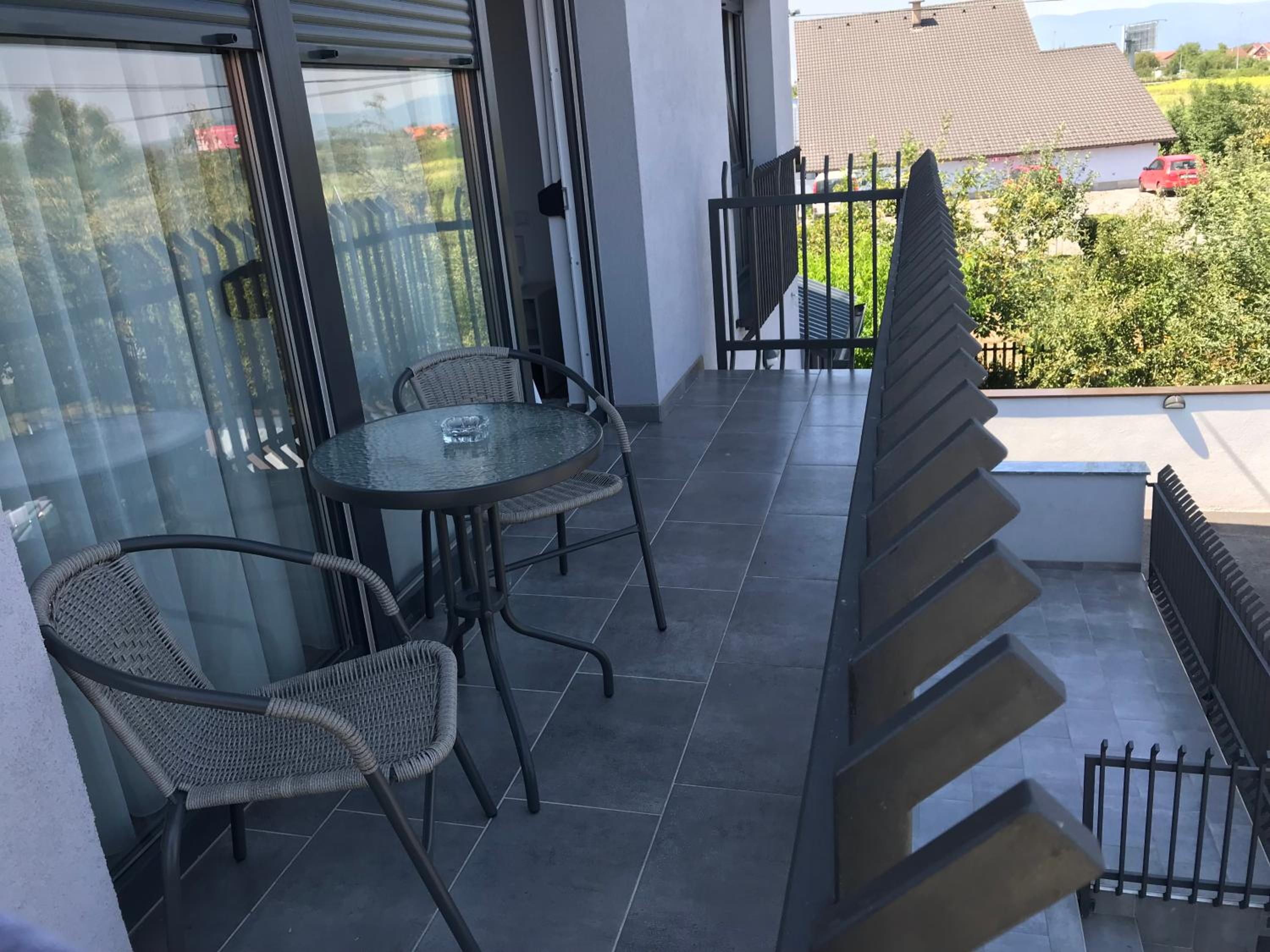 Double Room with Balcony - Photo 5