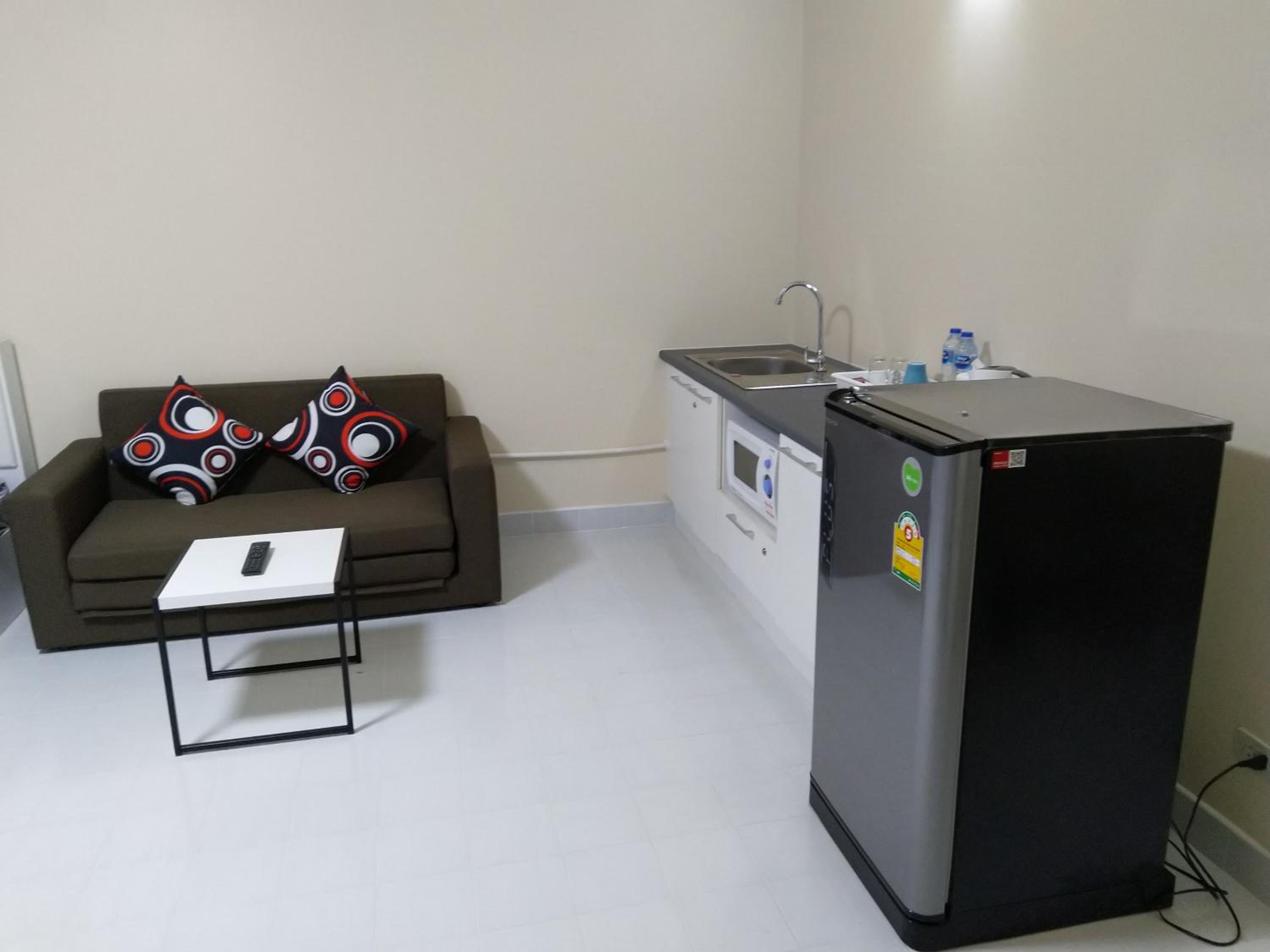 One-Bedroom Apartment - Photo 3