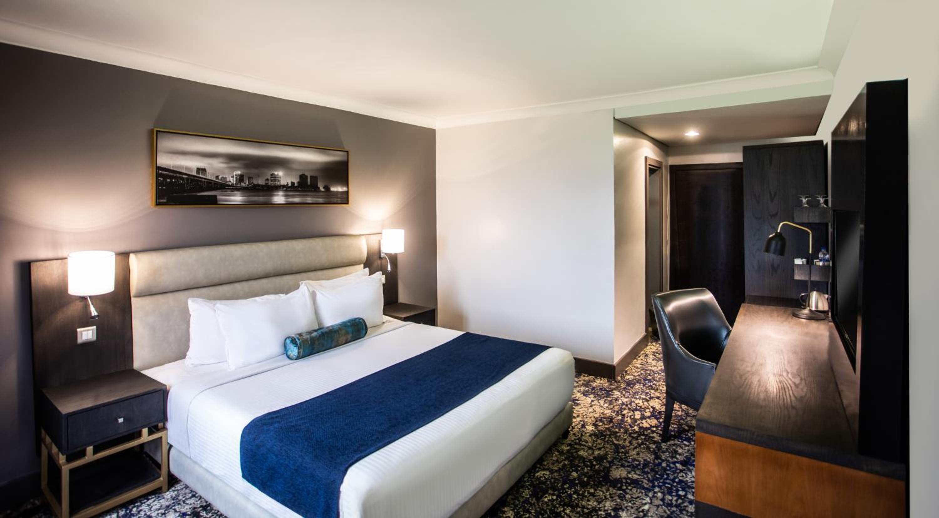 Deluxe King Room - Photo 2