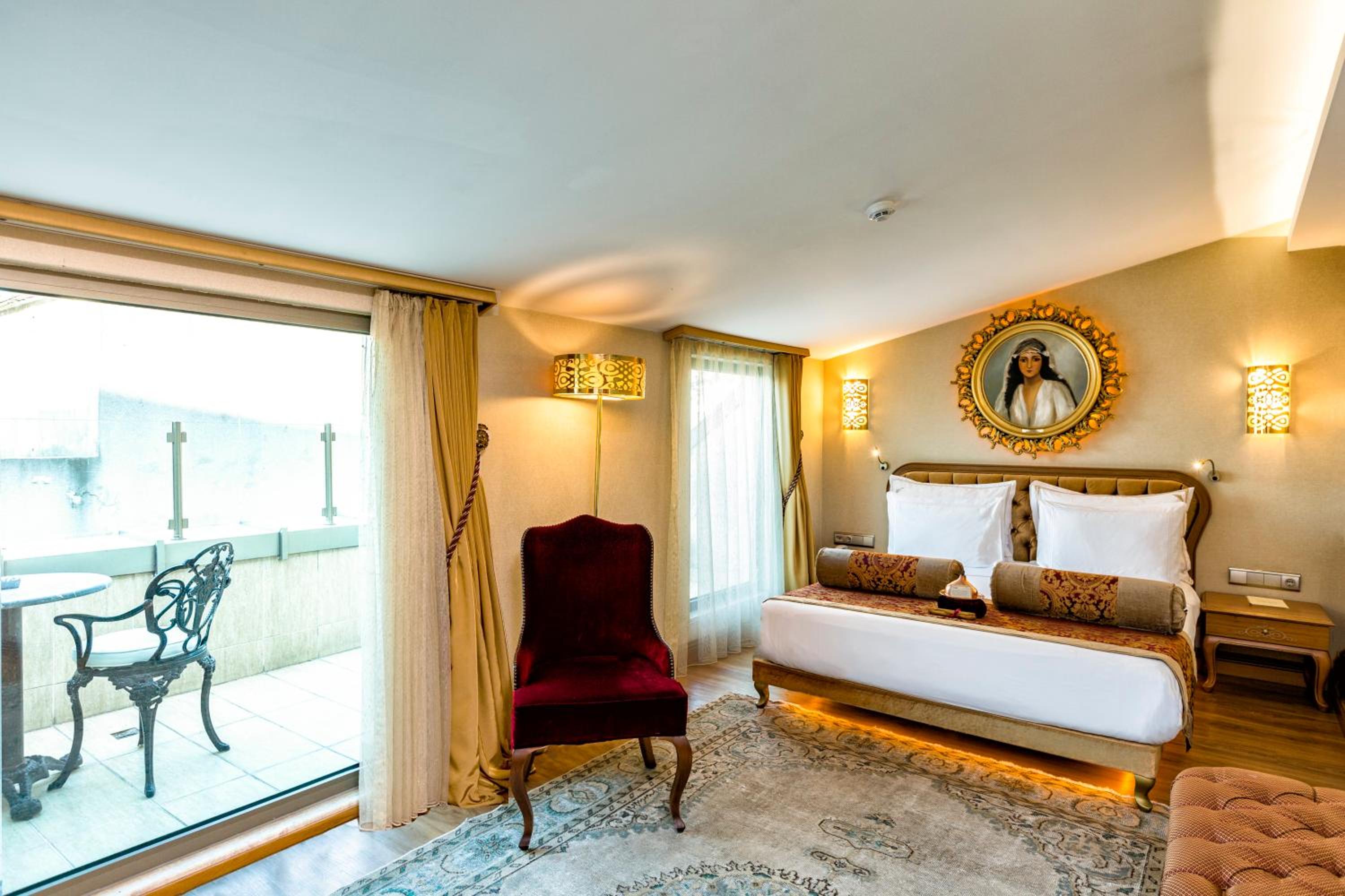Deluxe Double Room with Balcony photo 1