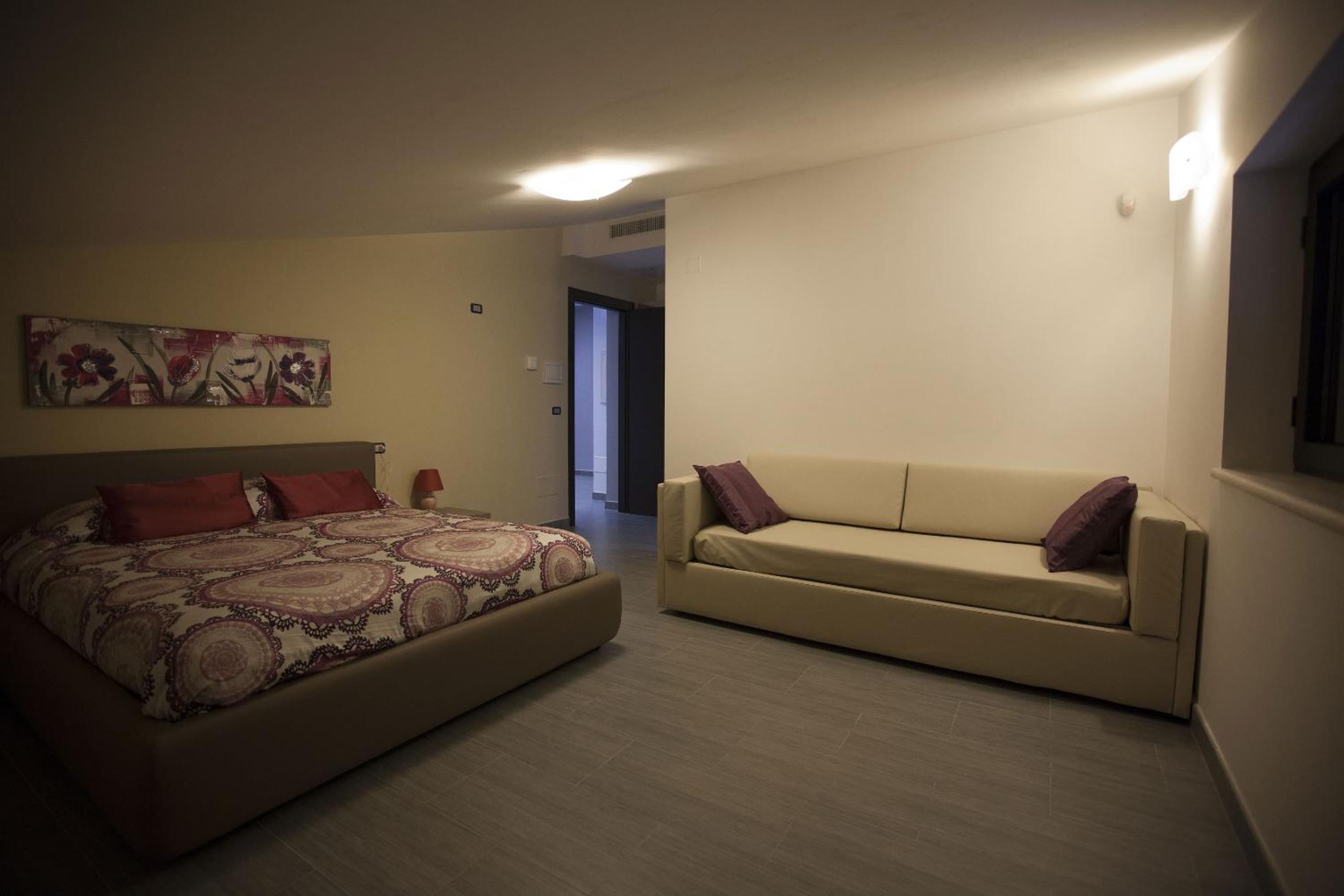 Deluxe Quadruple Room - Photo 3