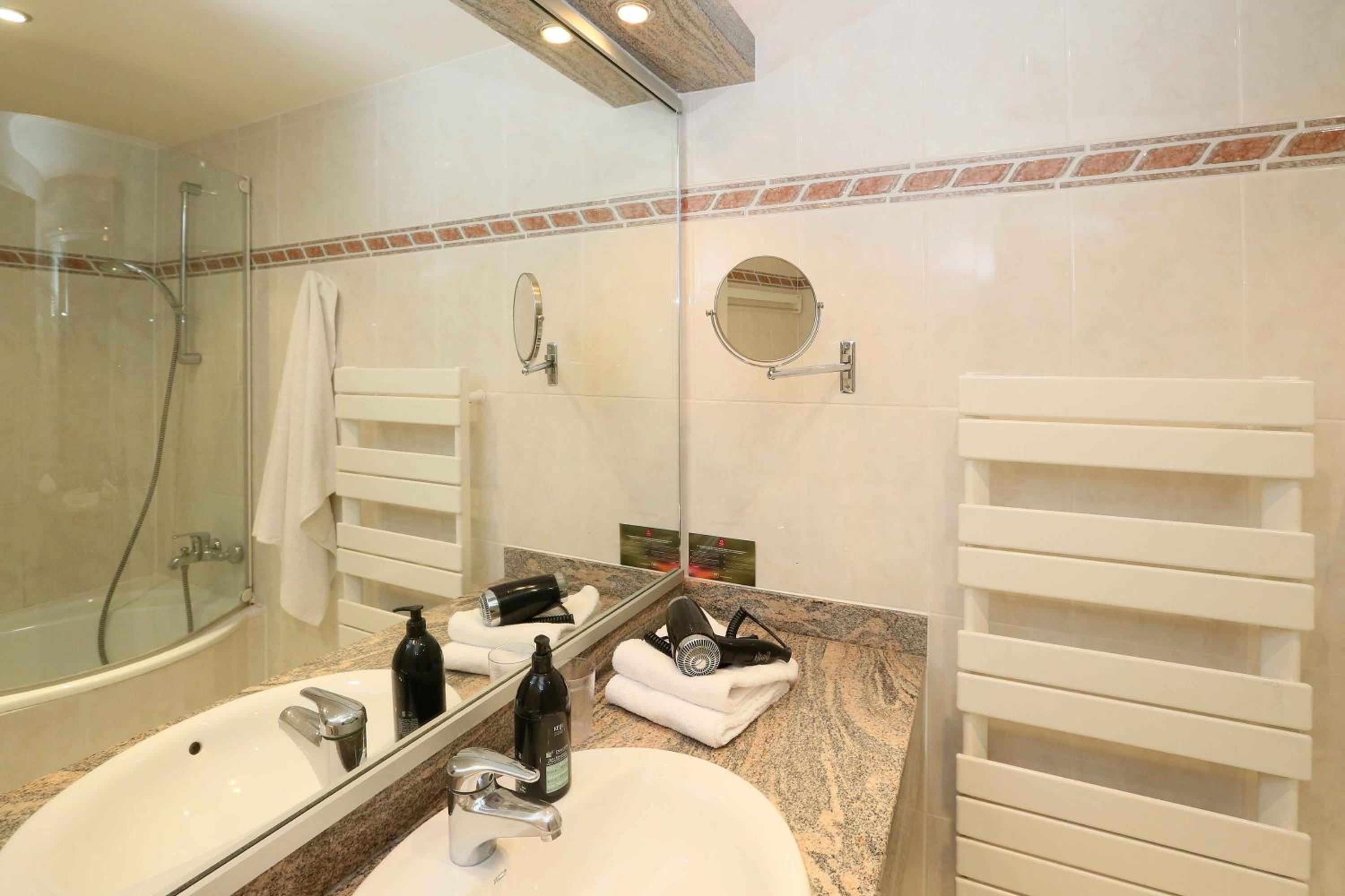 Studio (2 Adults) - Photo 7