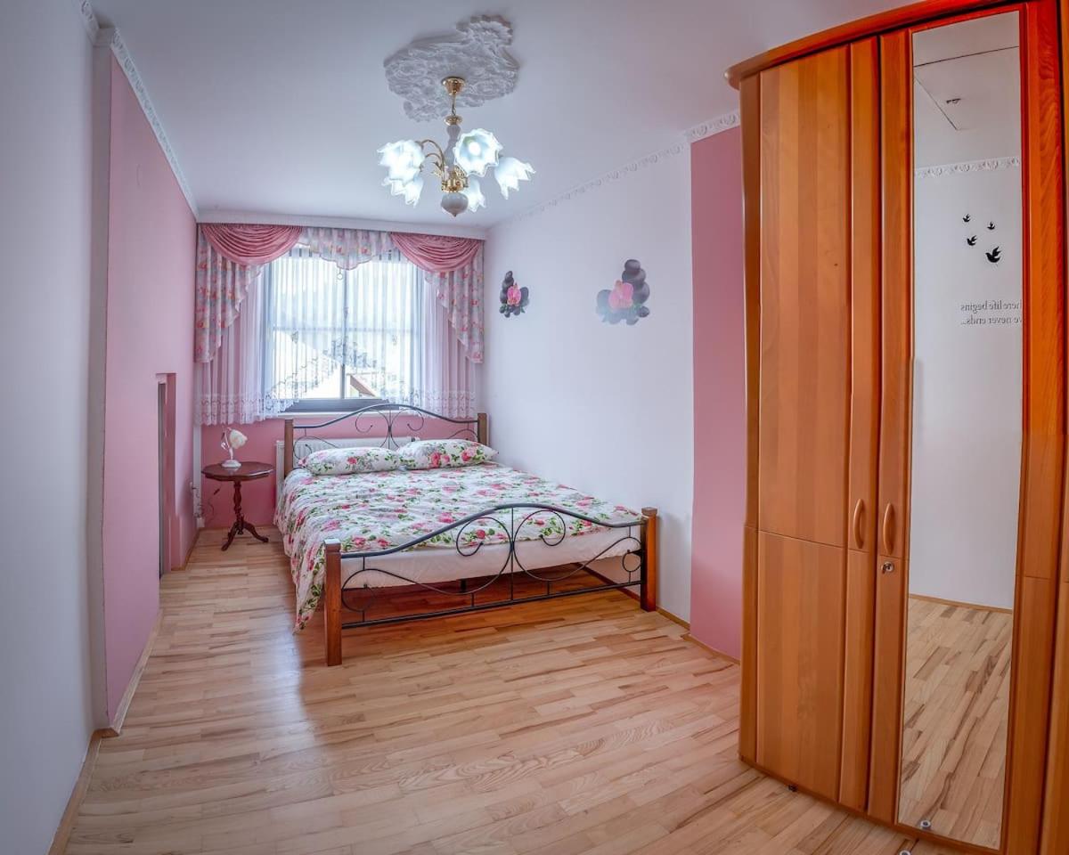 Three-Bedroom Apartment photo 2