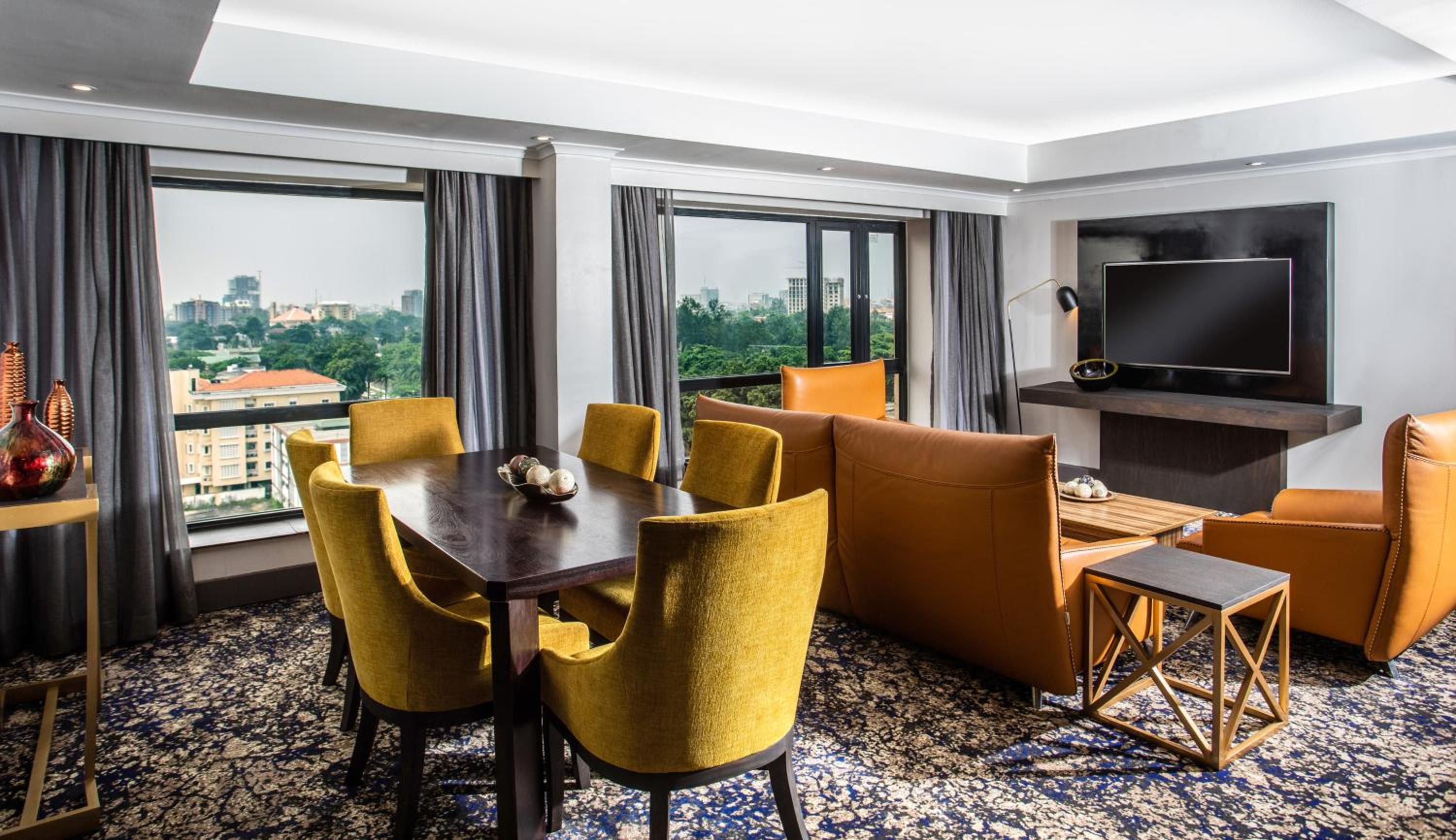 Executive Suite with One King Bed - Photo 2