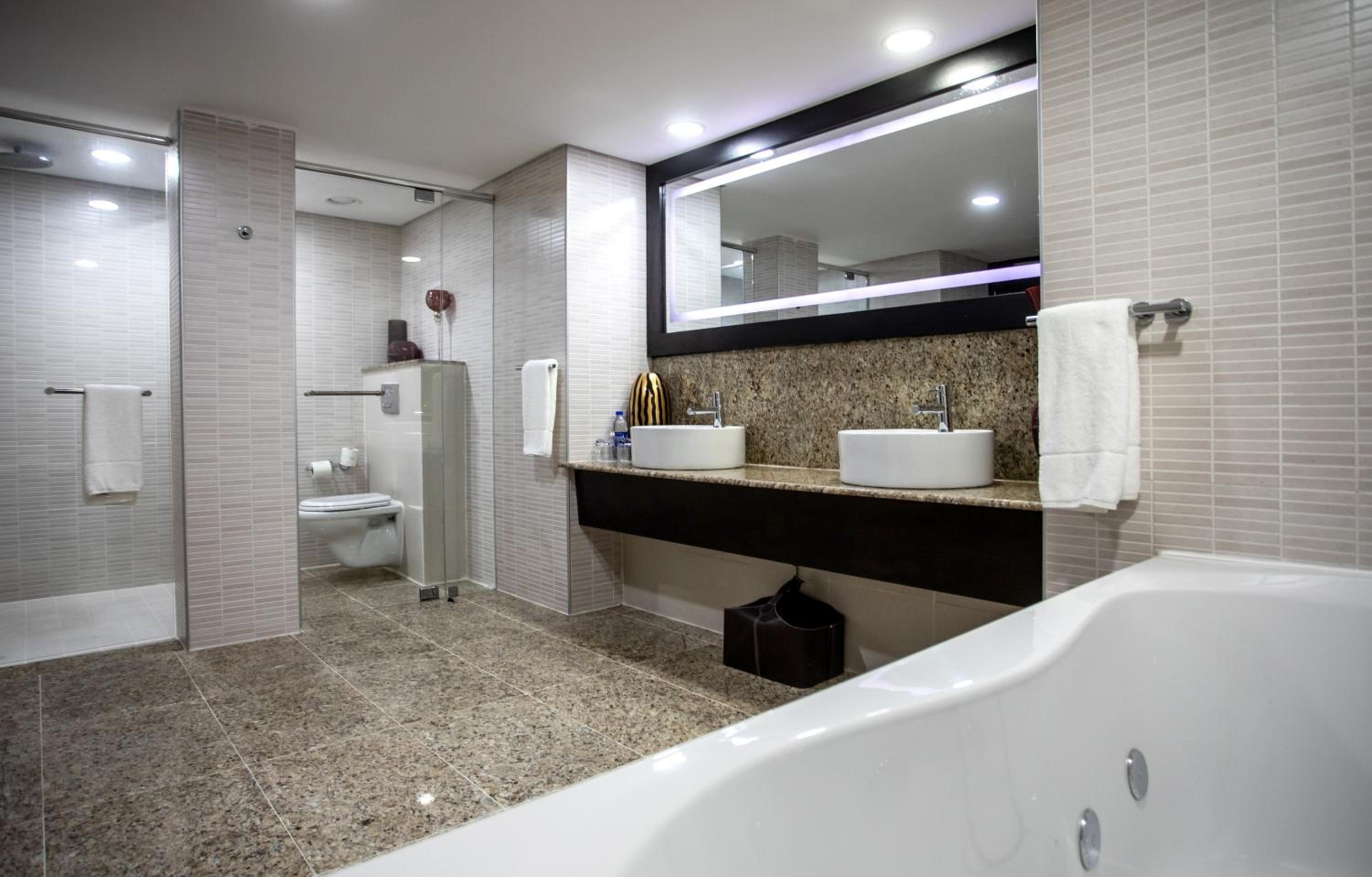 Executive Suite with One King Bed - Photo 6