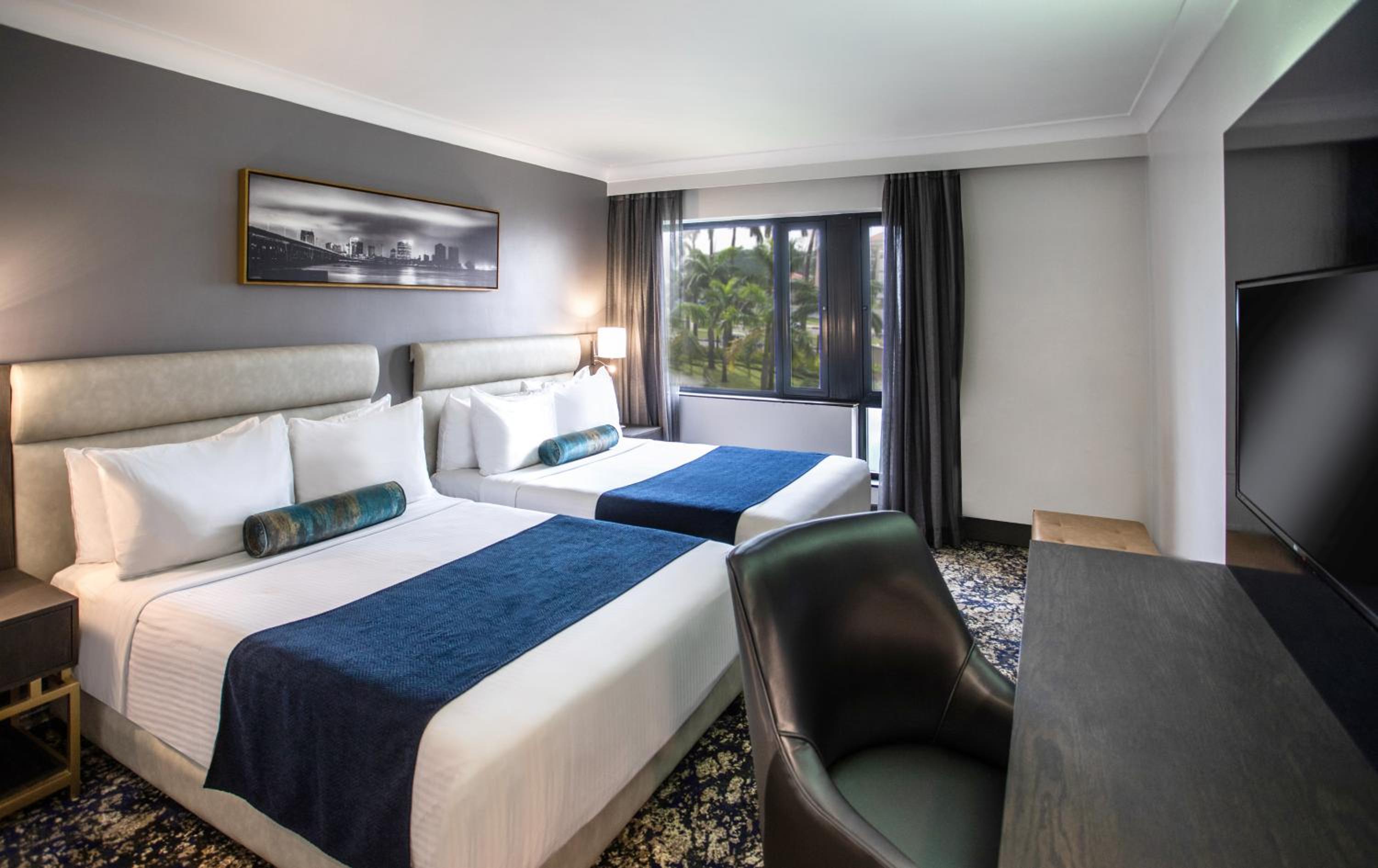 Deluxe Queen Room with 2 Queen Beds - Photo 2