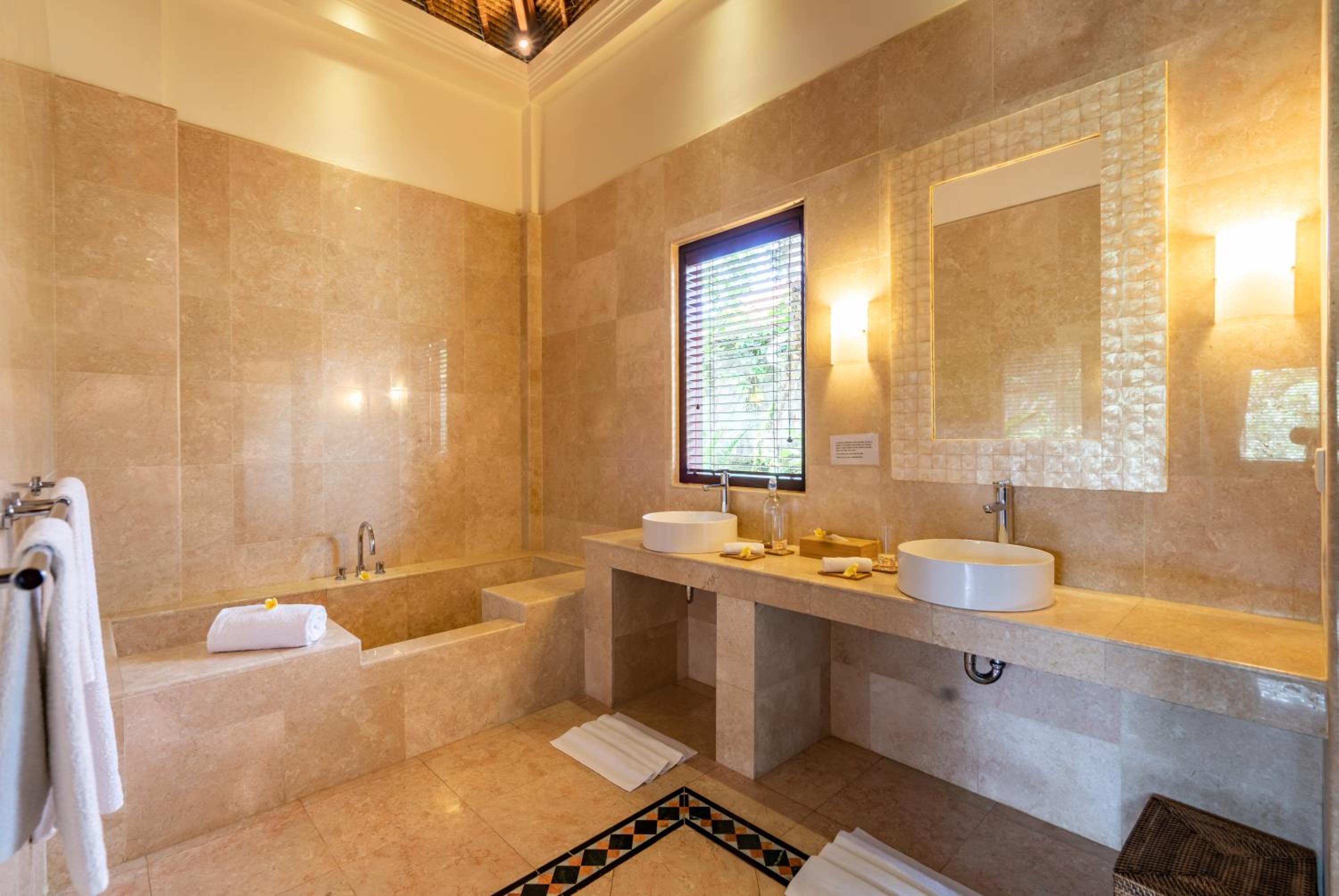 Villa with Private Pool - Photo 22