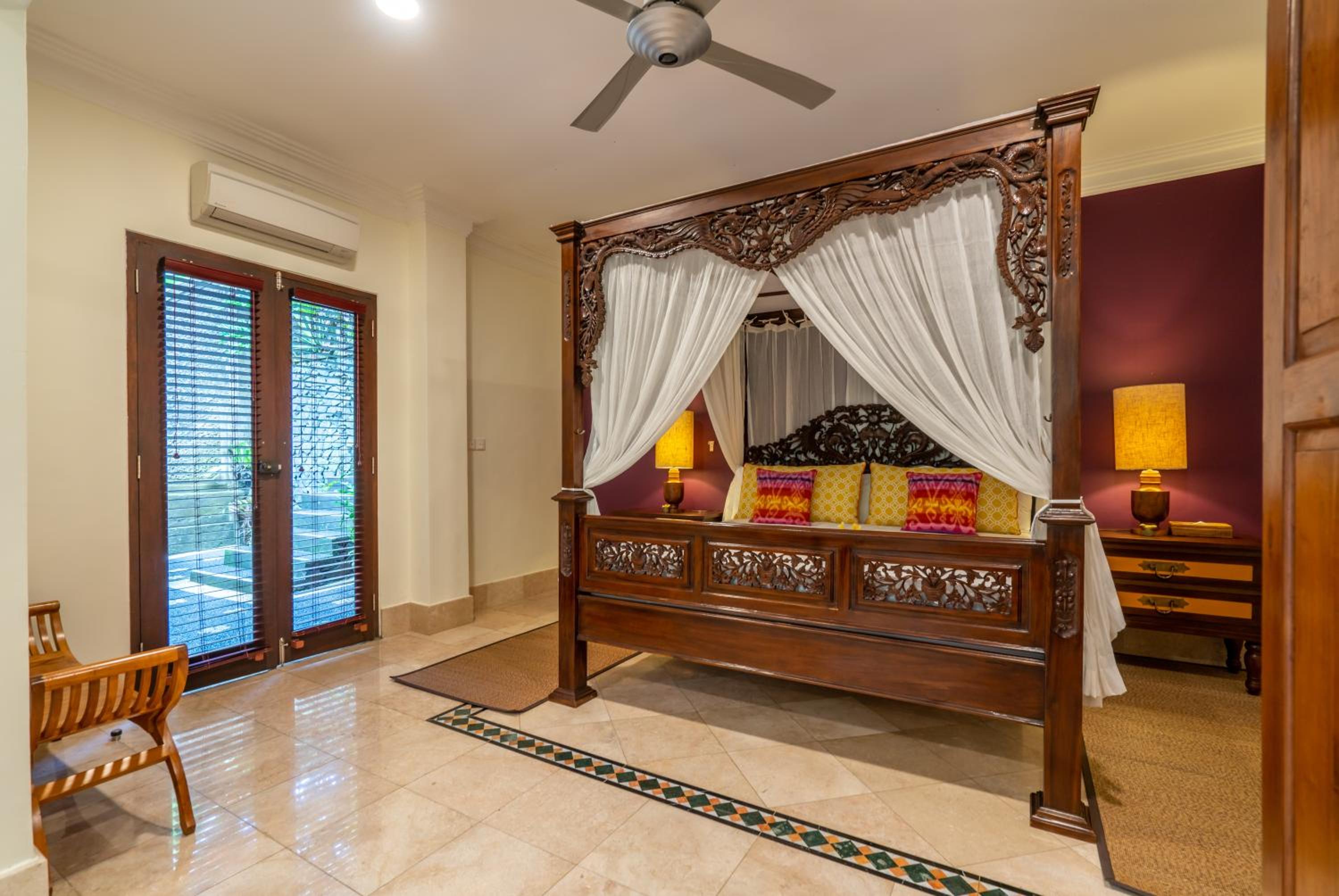 Villa with Private Pool - Photo 15