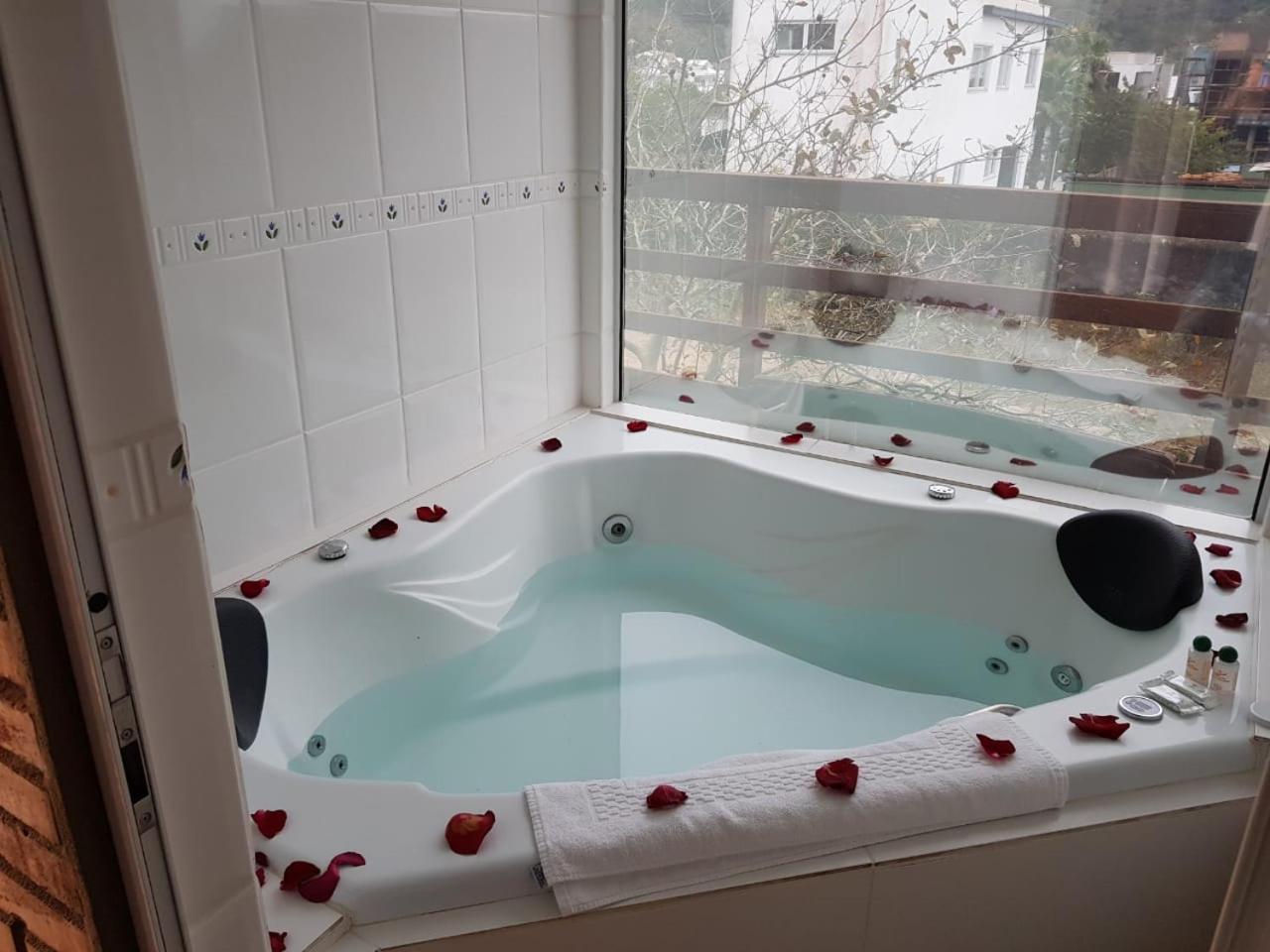 Deluxe Suite with Spa Bath photo 3