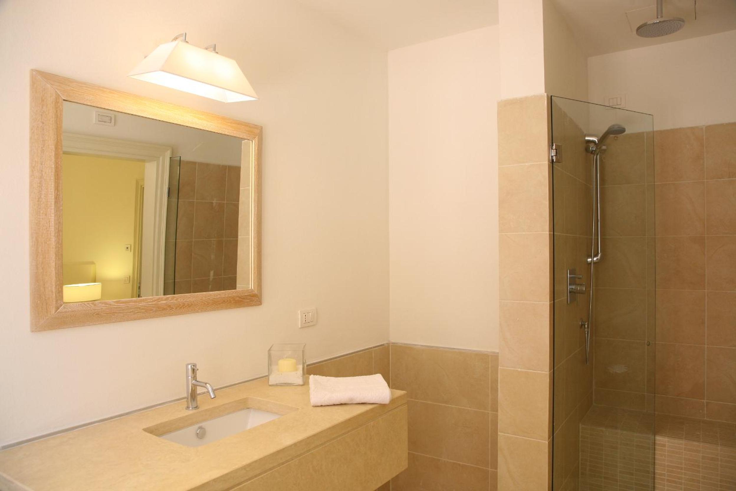 Executive Apartment - Photo 2
