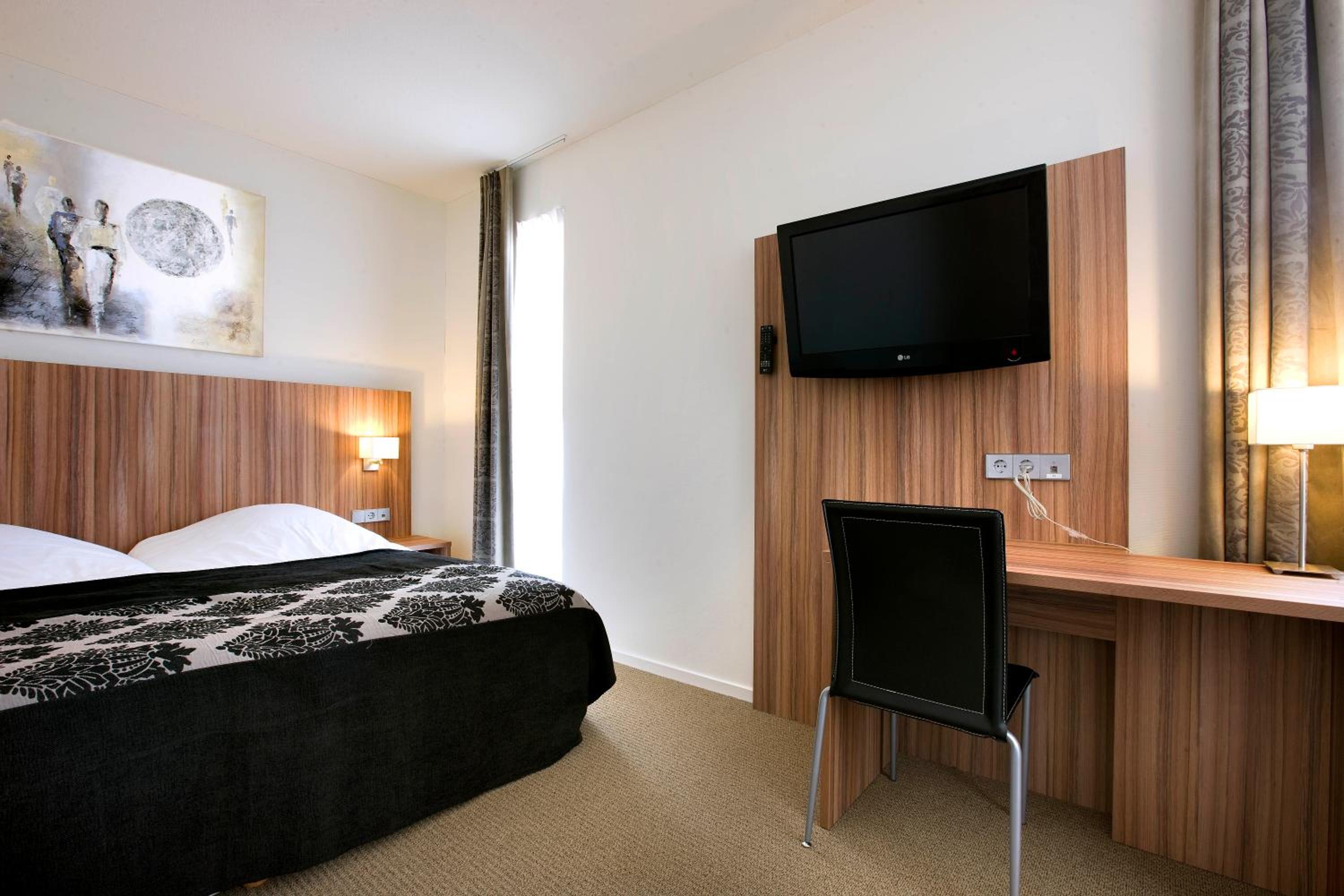 Standard Double or Twin Room - Photo 5