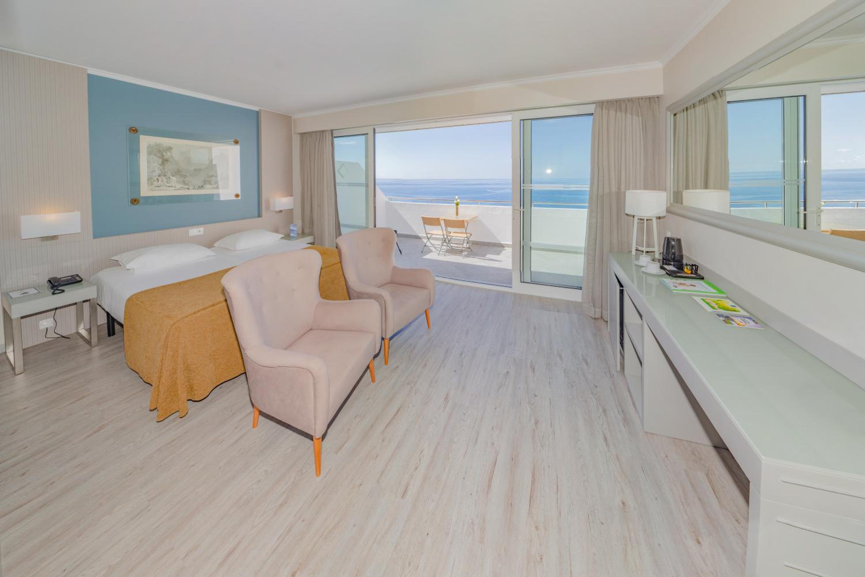 Deluxe Double or Twin Room with Ocean View - Photo 4