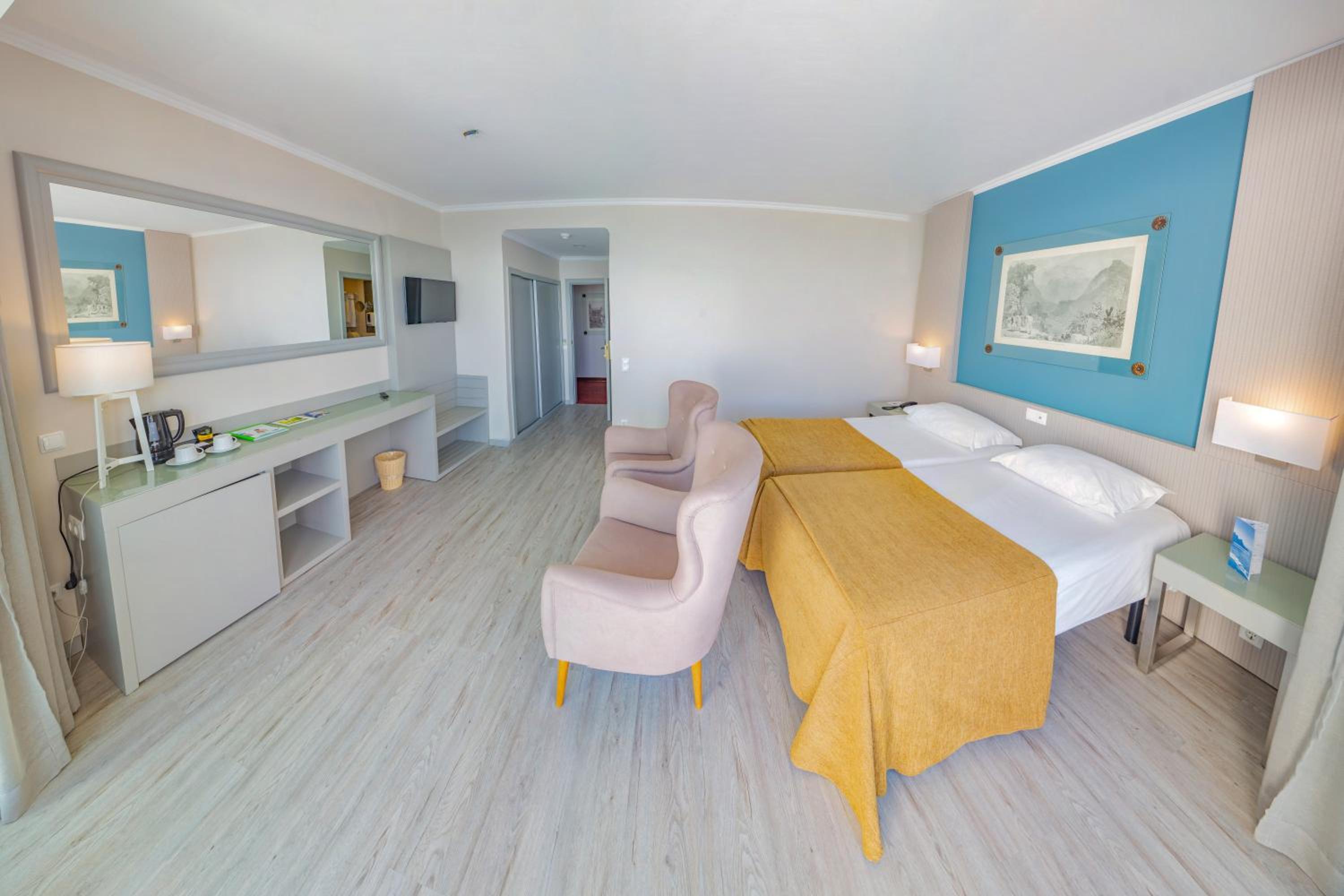 Deluxe Double or Twin Room with Ocean View - Photo 3