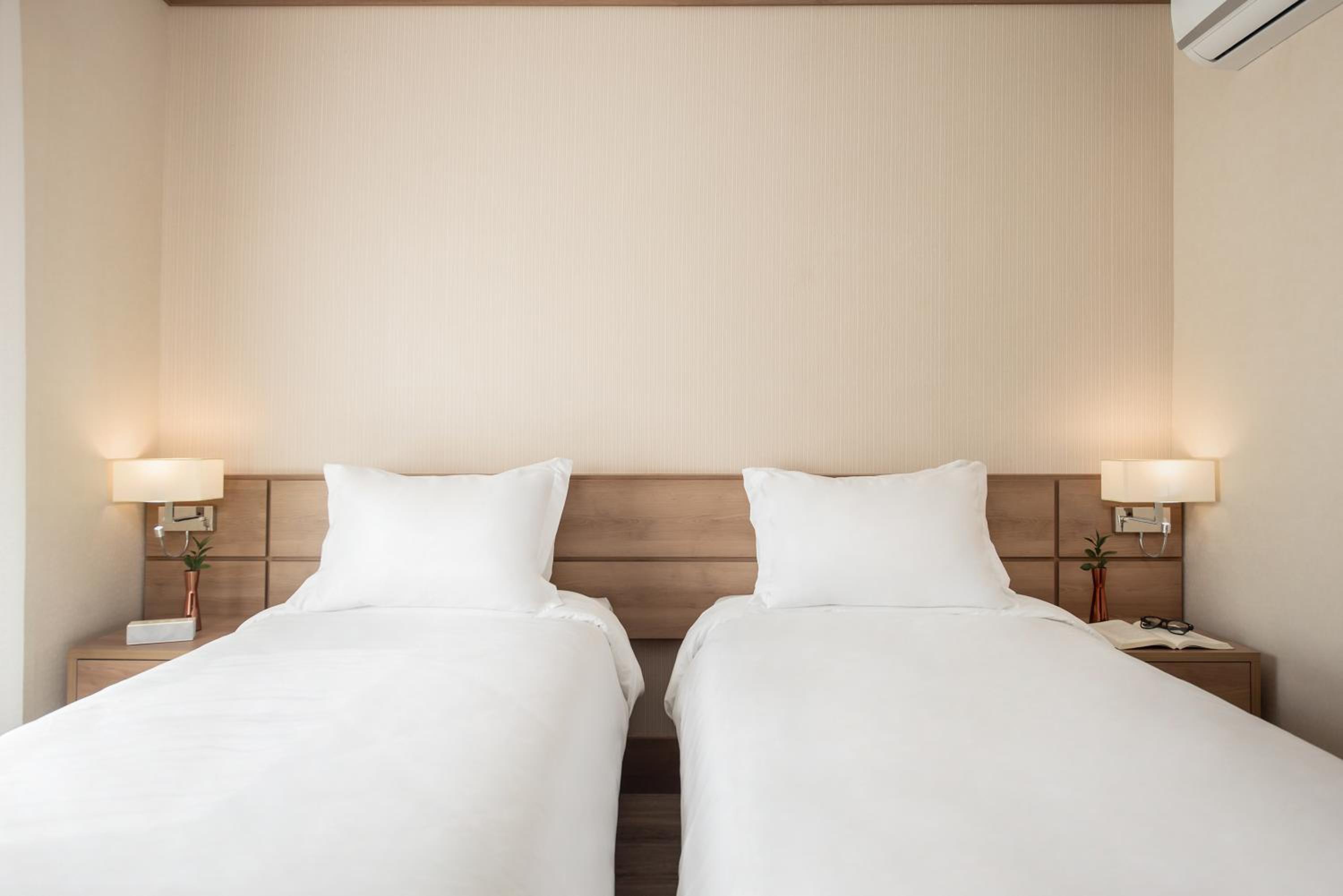 Standard Twin - 2 Single Beds - Photo 5