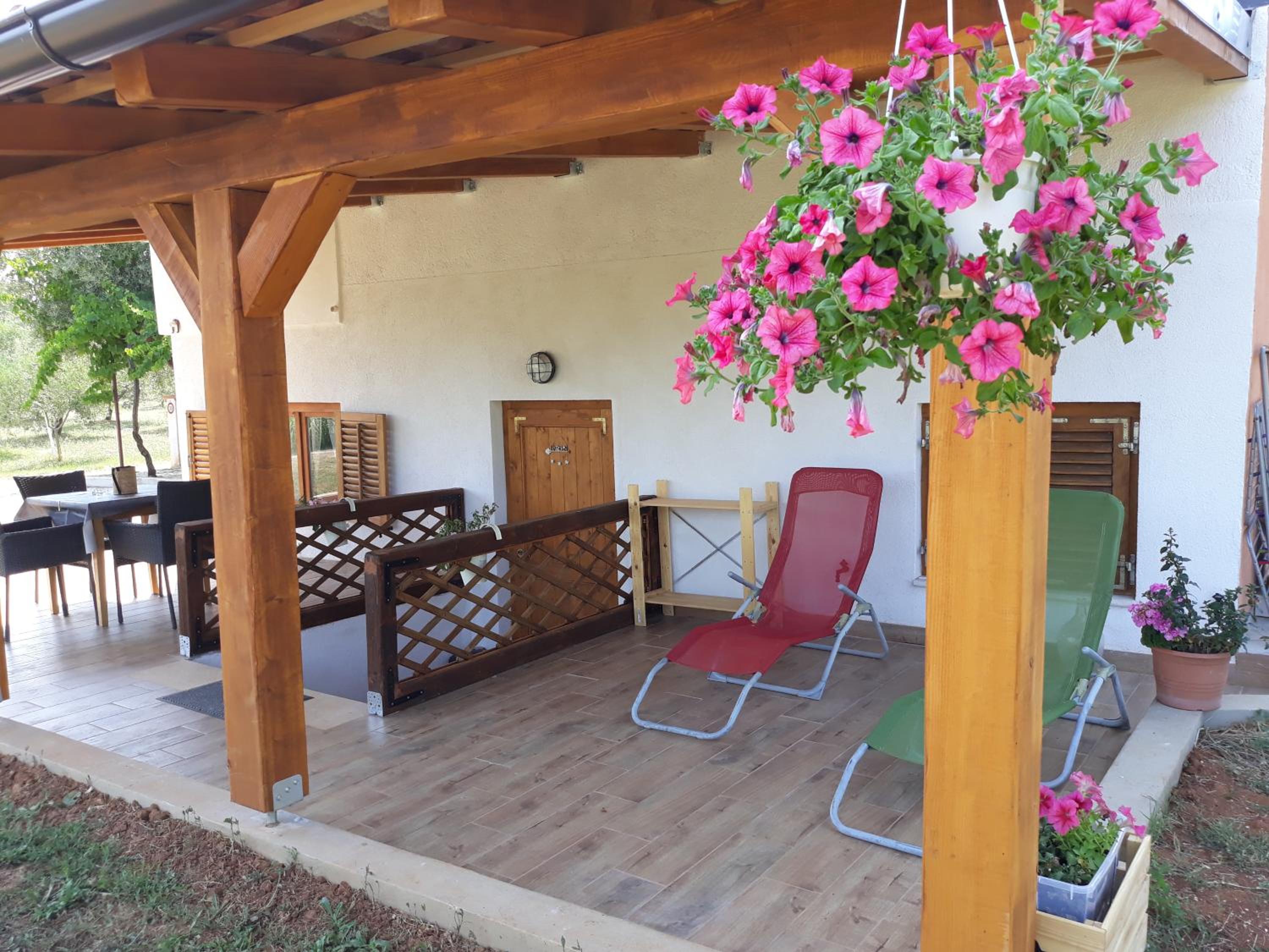 Apartment with Terrace - Photo 9
