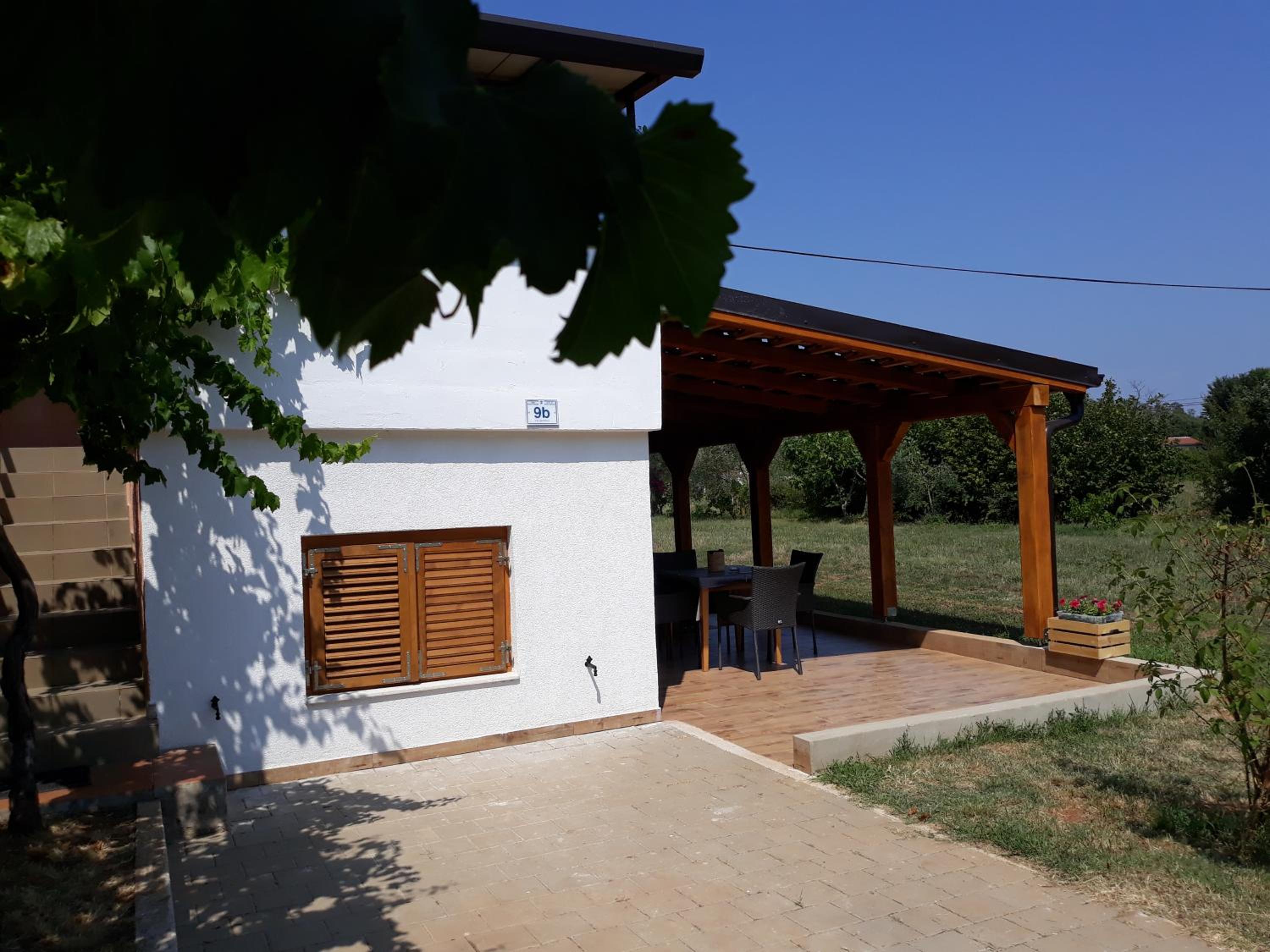 Apartment with Terrace - Photo 2