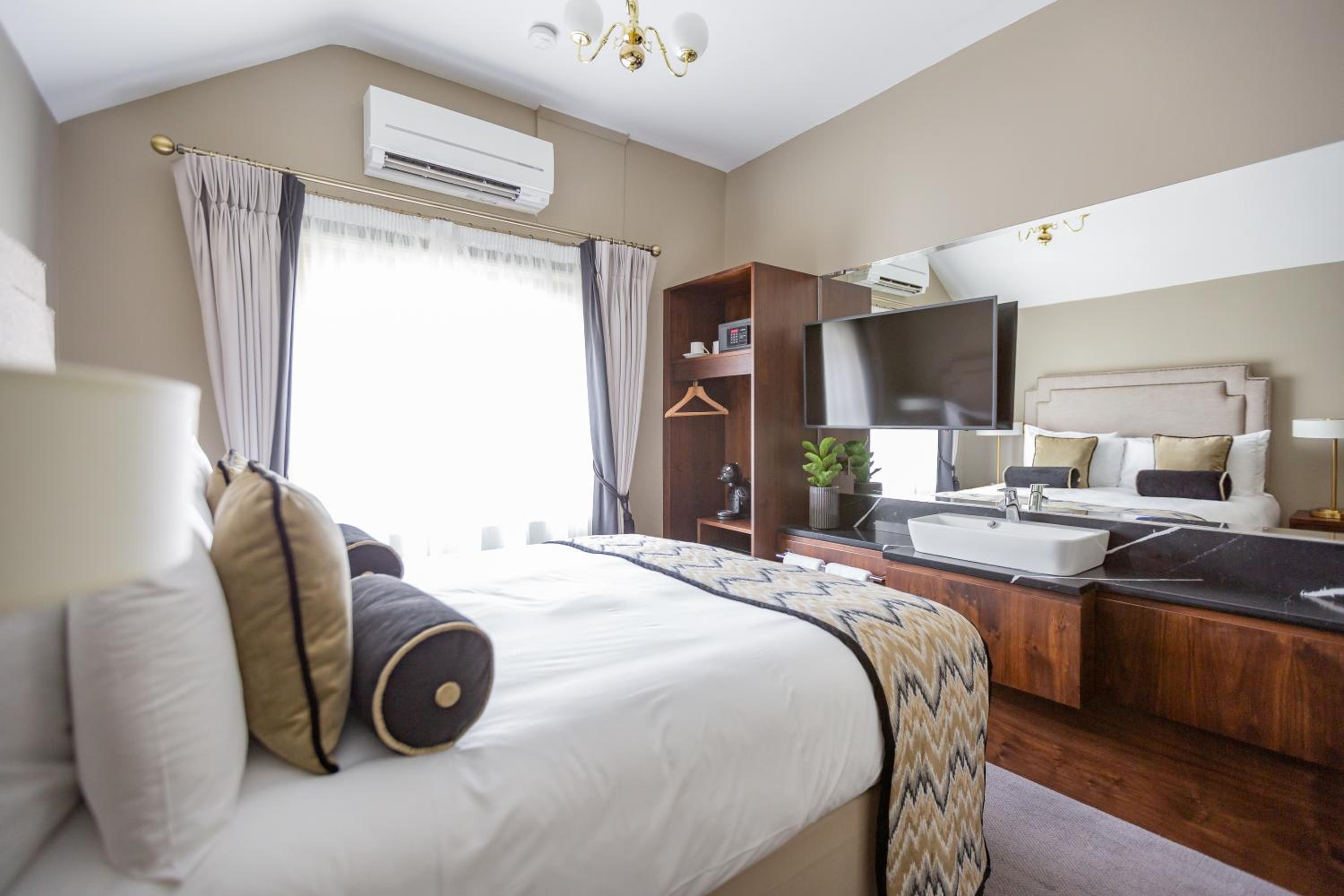 Small Double Room photo 1