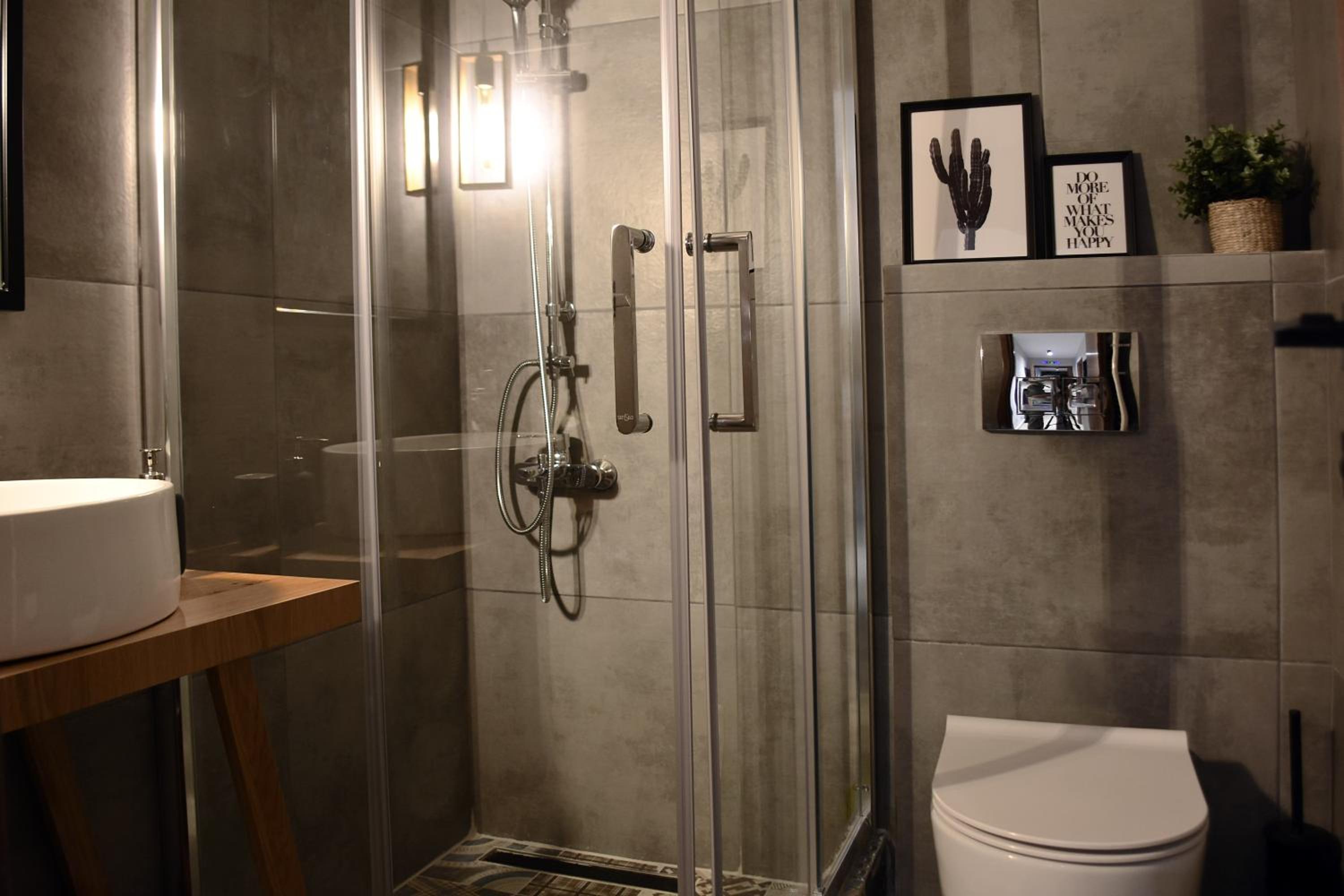 One-Bedroom Apartment - Photo 2