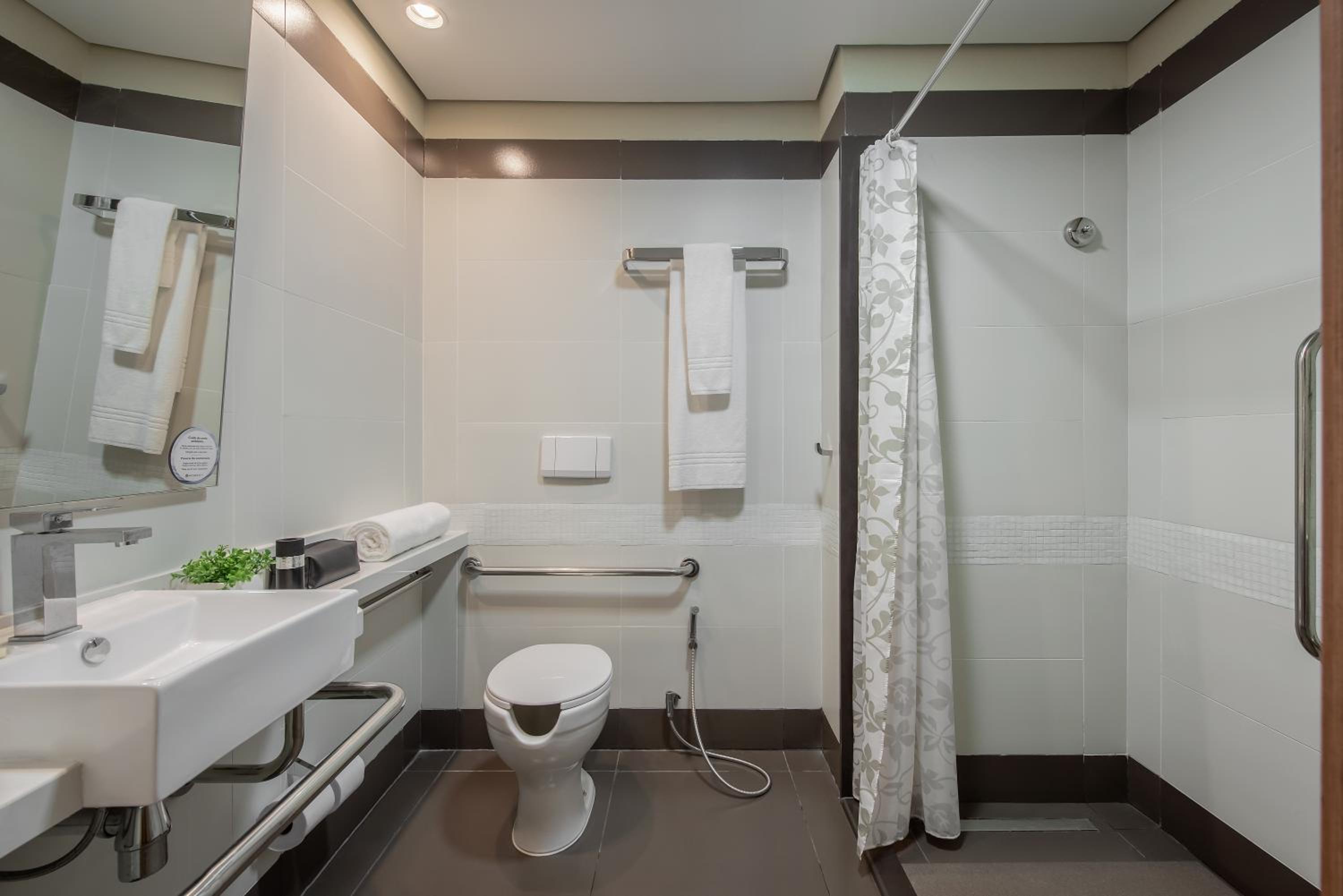 Standard PwD Disability Access - 1 Double Bed - Photo 3