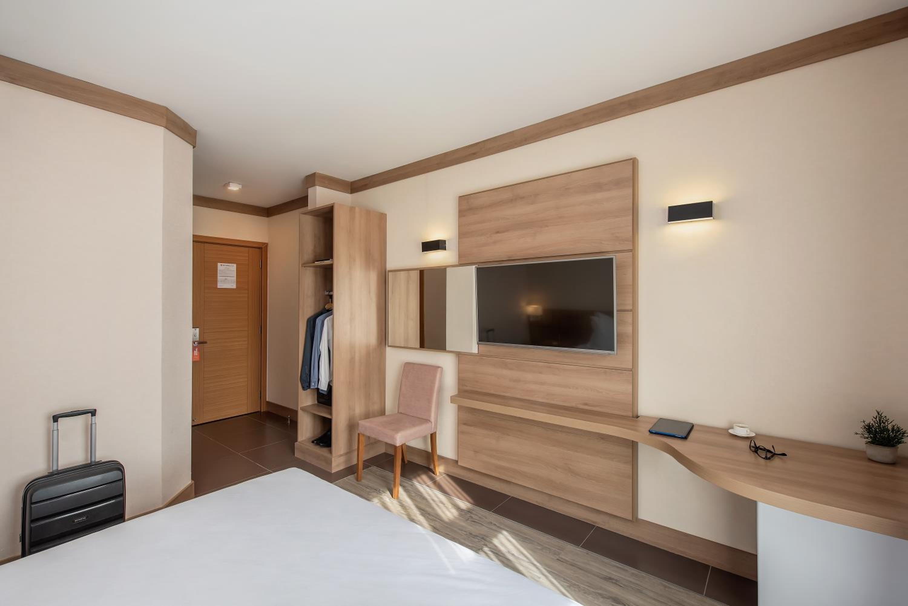 Standard PwD Disability Access - 1 Double Bed - Photo 2