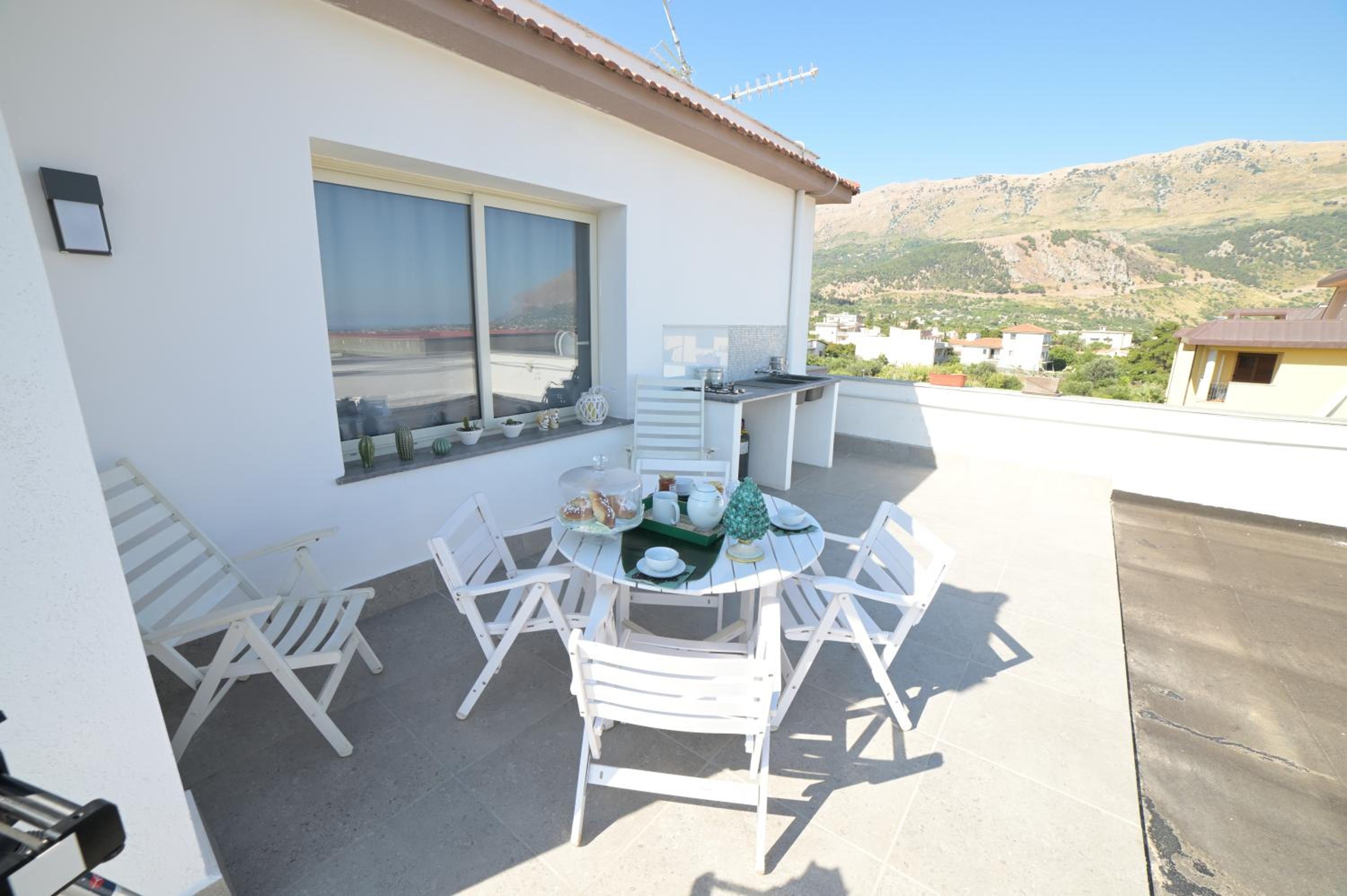 Double or Twin Room with Sea View photo 2